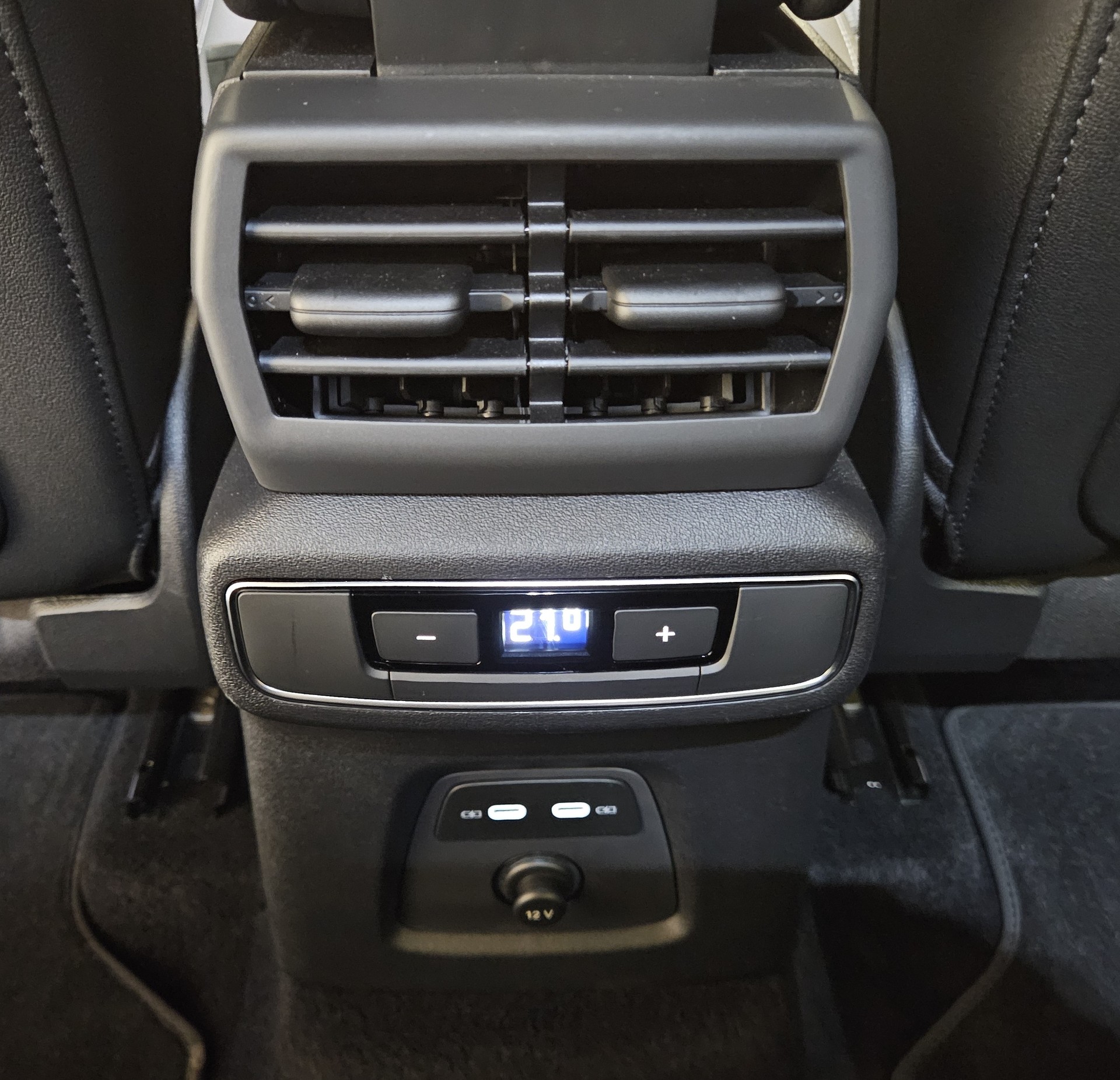 AUDI Q4 Sportback e-tron 50 quattro S-Line mit Anhängerkupplung-image-28