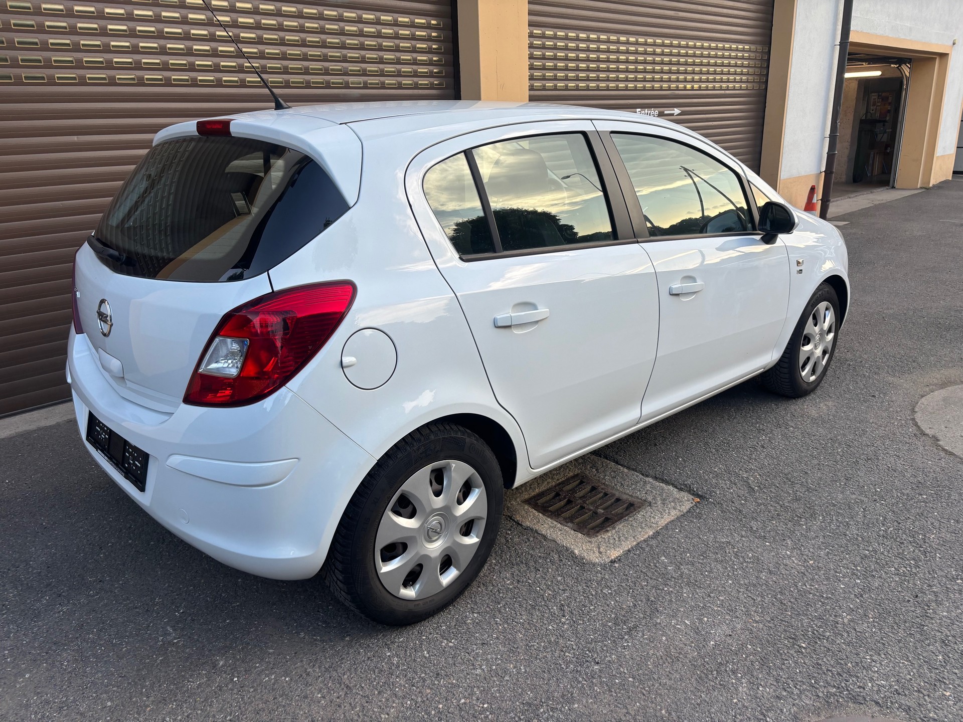OPEL Corsa 1.4 TP Anniversary Edition Automatic-image-1