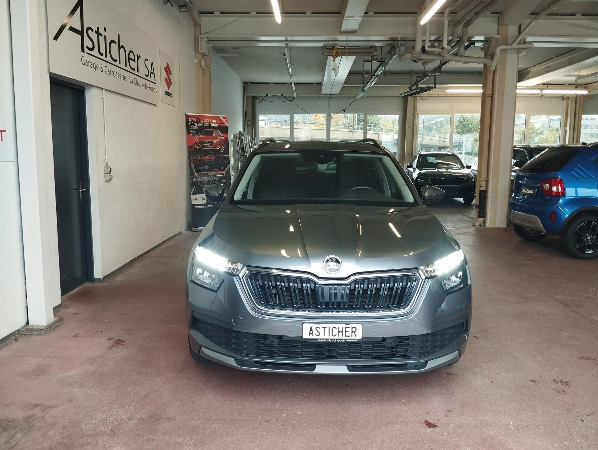 SKODA Kamiq 1.0 TSI Tour DSG-showroom-element-1
