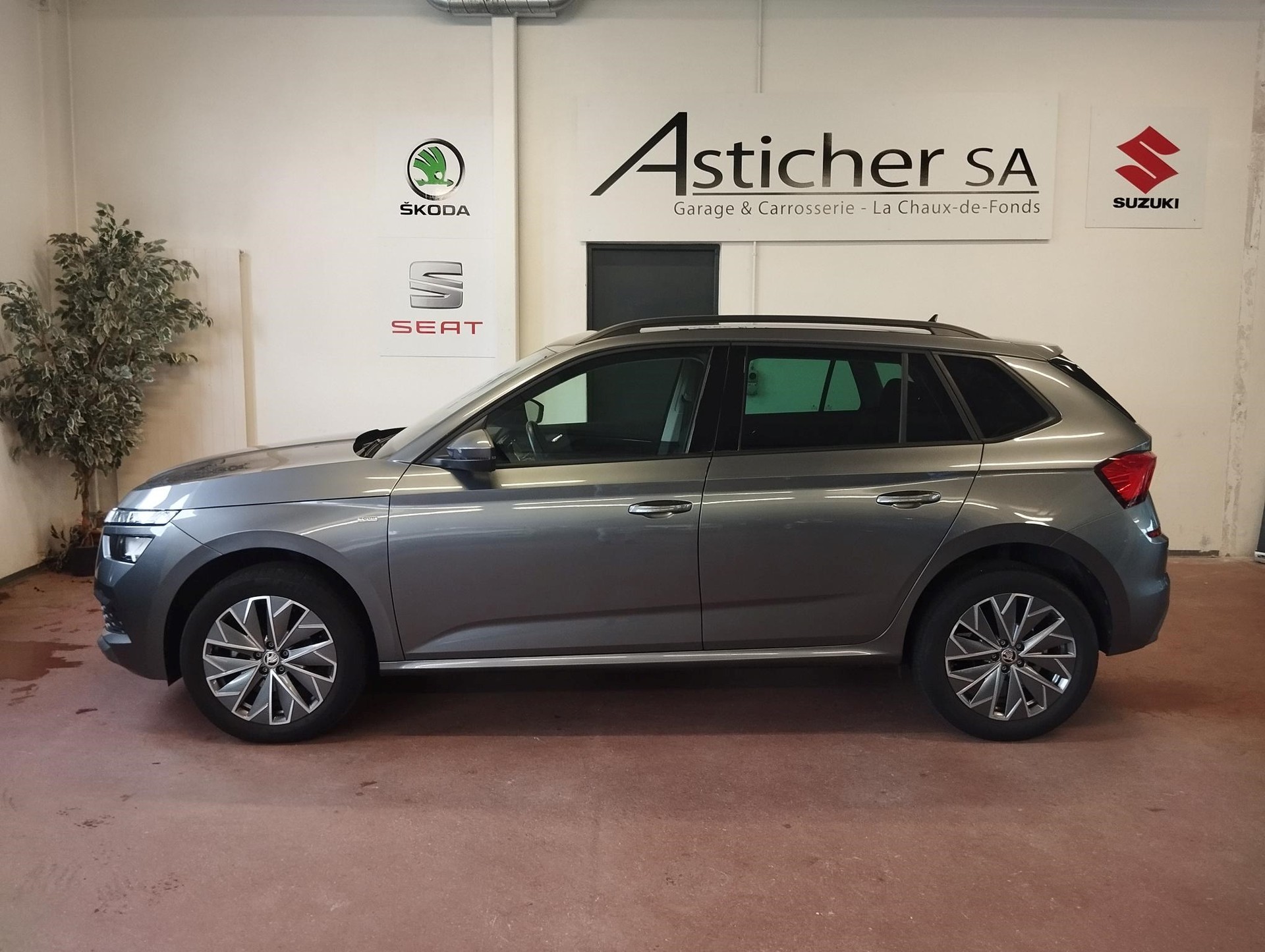 SKODA Kamiq 1.0 TSI Tour DSG-showroom-element-2