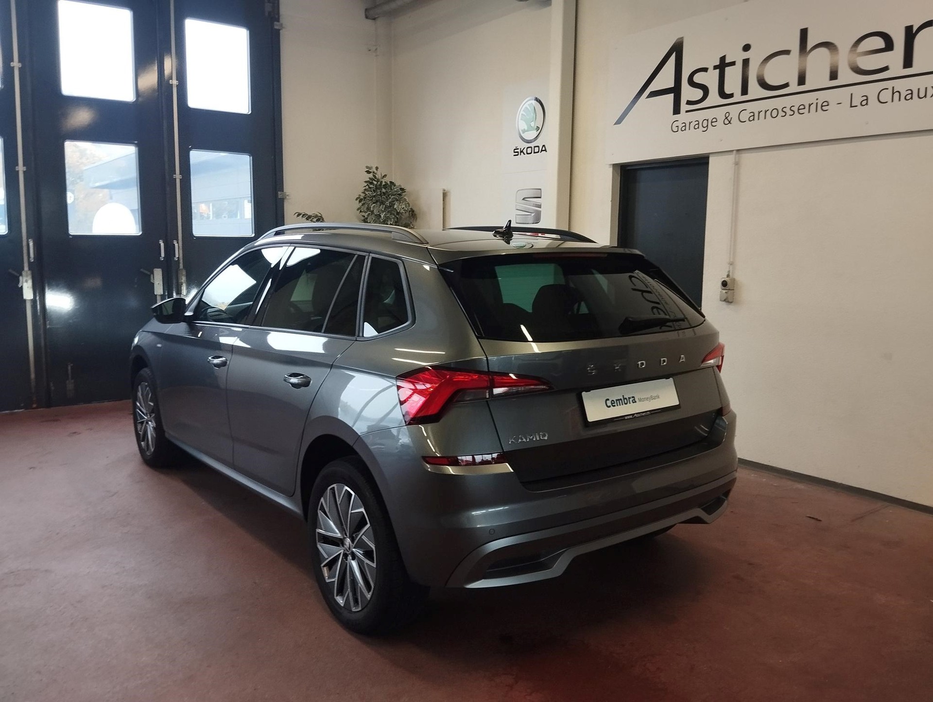 SKODA Kamiq 1.0 TSI Tour DSG-showroom-element-3