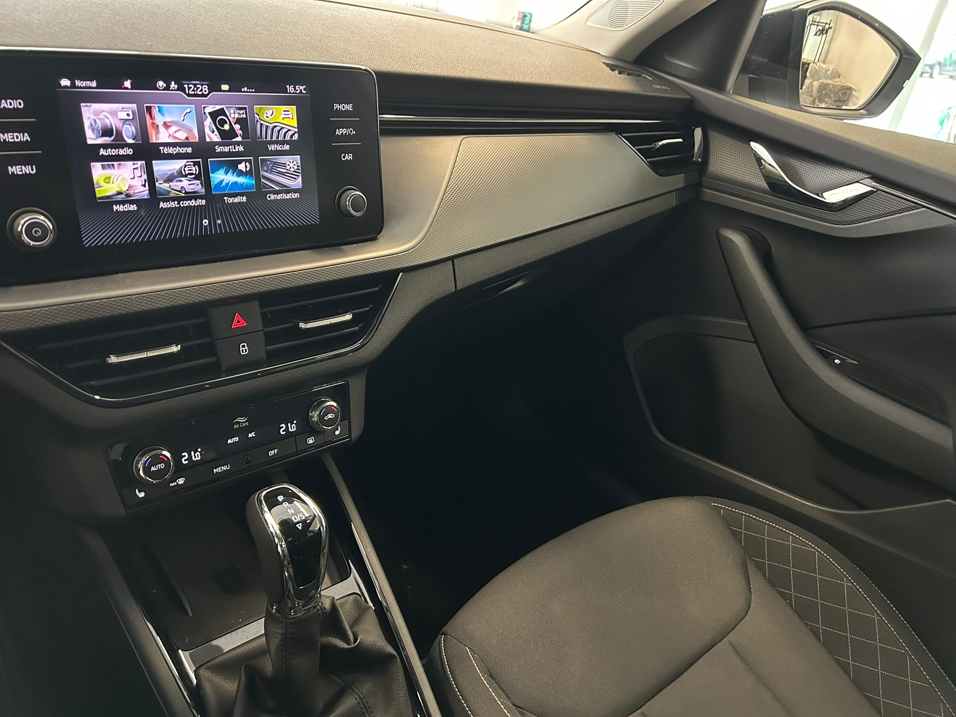 SKODA Kamiq 1.0 TSI Ambition DSG-image-9