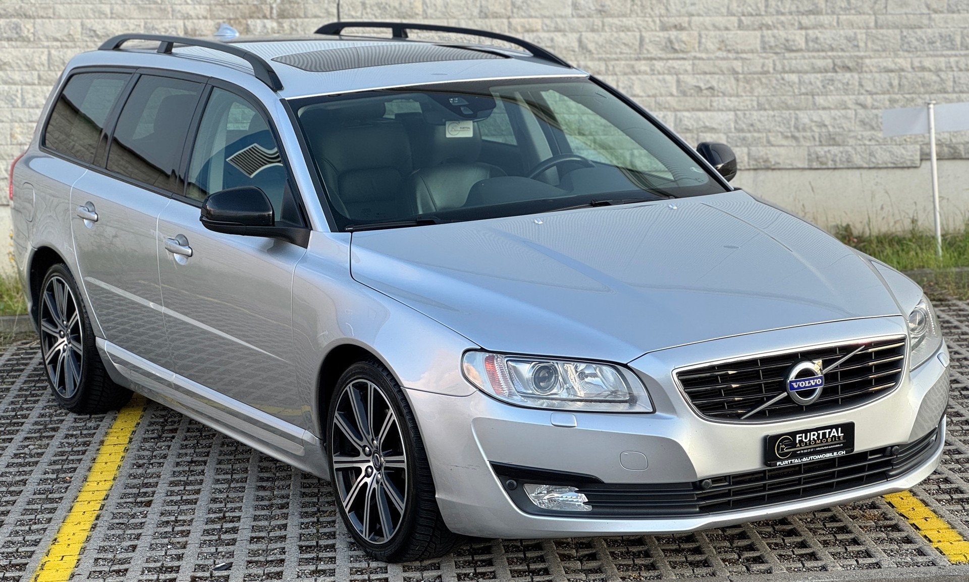 VOLVO V70 D4 Momentum Dynamic Edition Geartronic-showroom-element-3