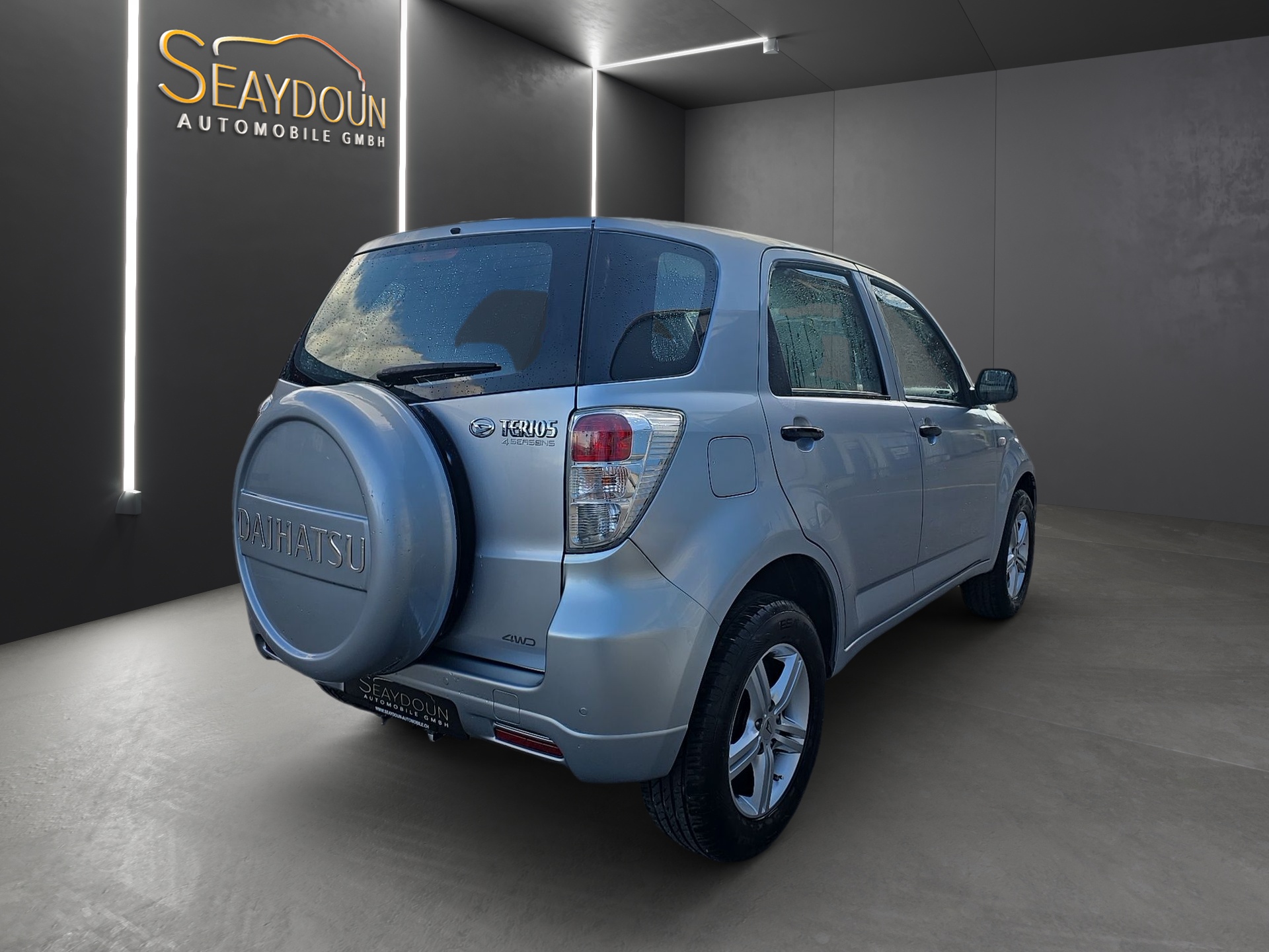 DAIHATSU TERIOS-showroom-element-2