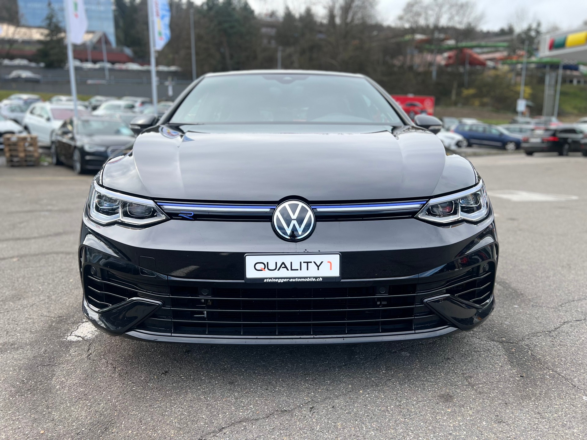 VW Golf 2.0 TSI R DSG 4Motion R 20 Years-showroom-element-3