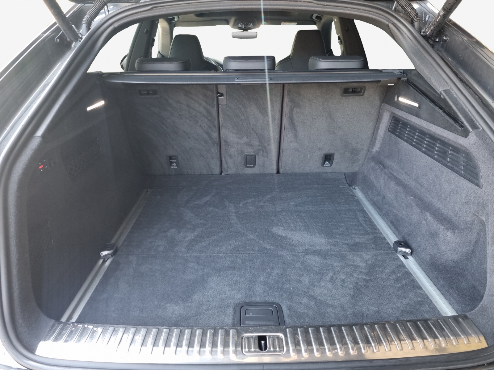 AUDI SQ8 TFSI quattro tiptronic-image-12