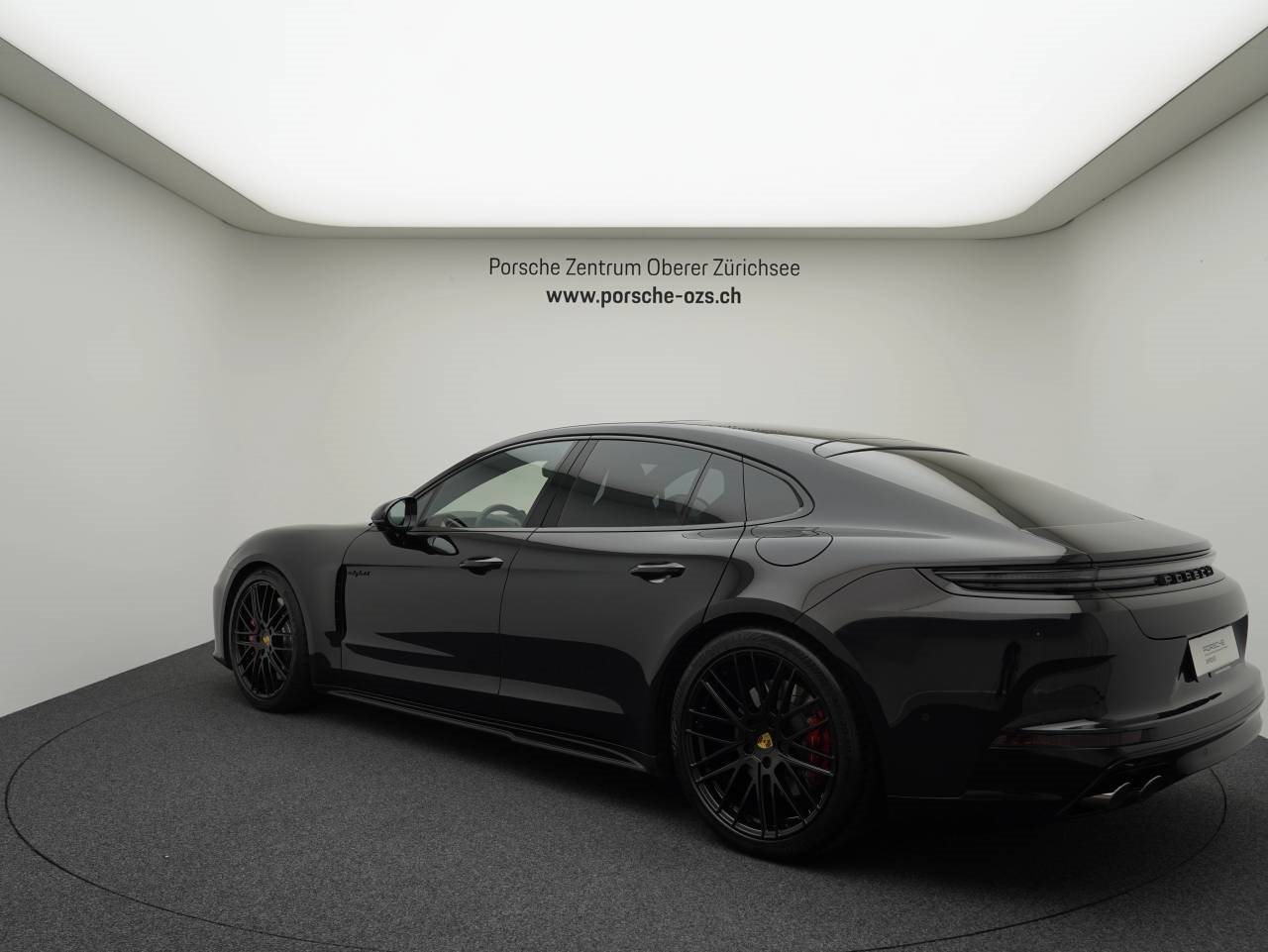 PORSCHE PANAMERA 4S E-Hybrid-showroom-element-2