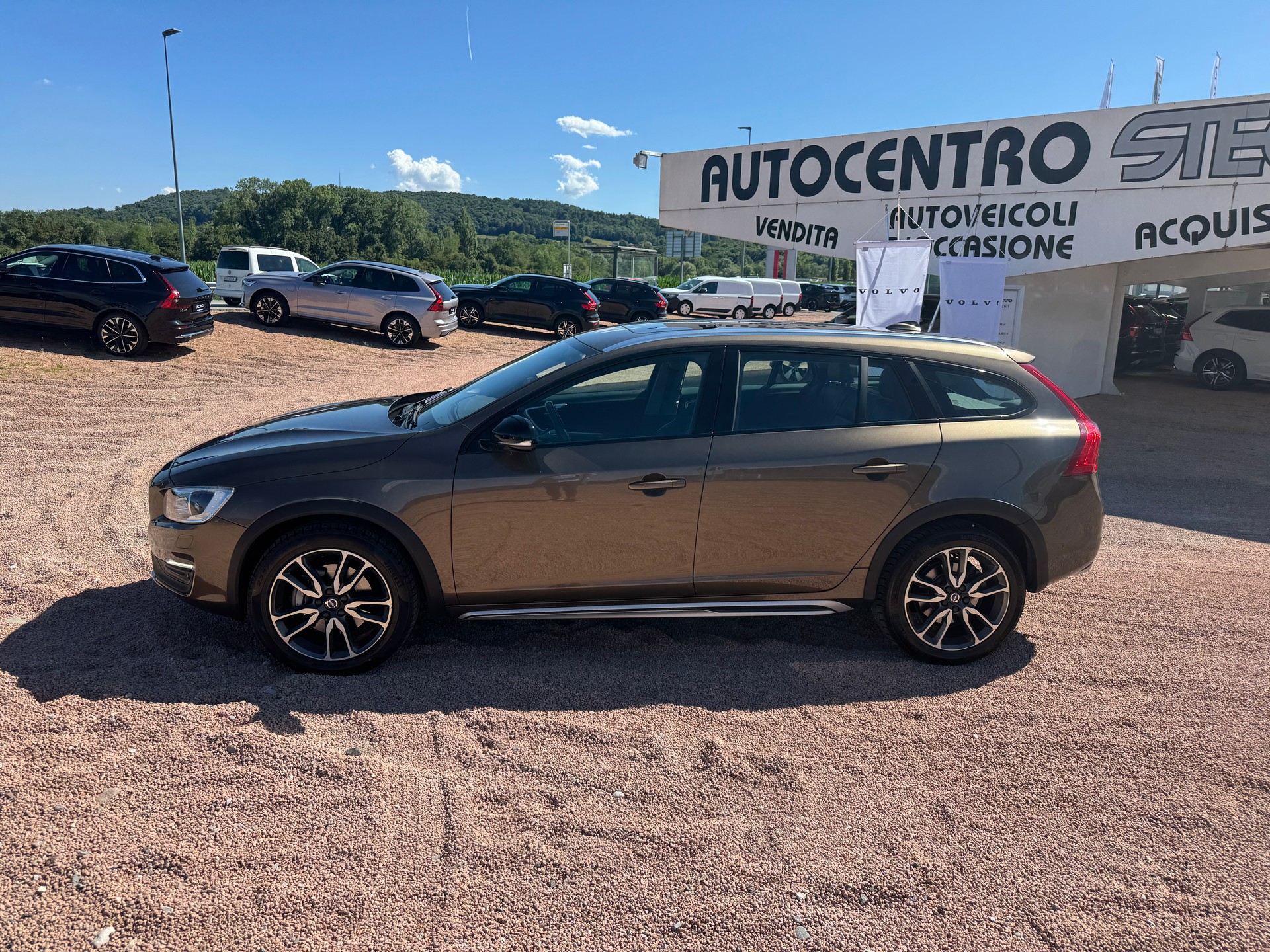 VOLVO V60 Cross Country D4 Summum Geartronic-showroom-element-1