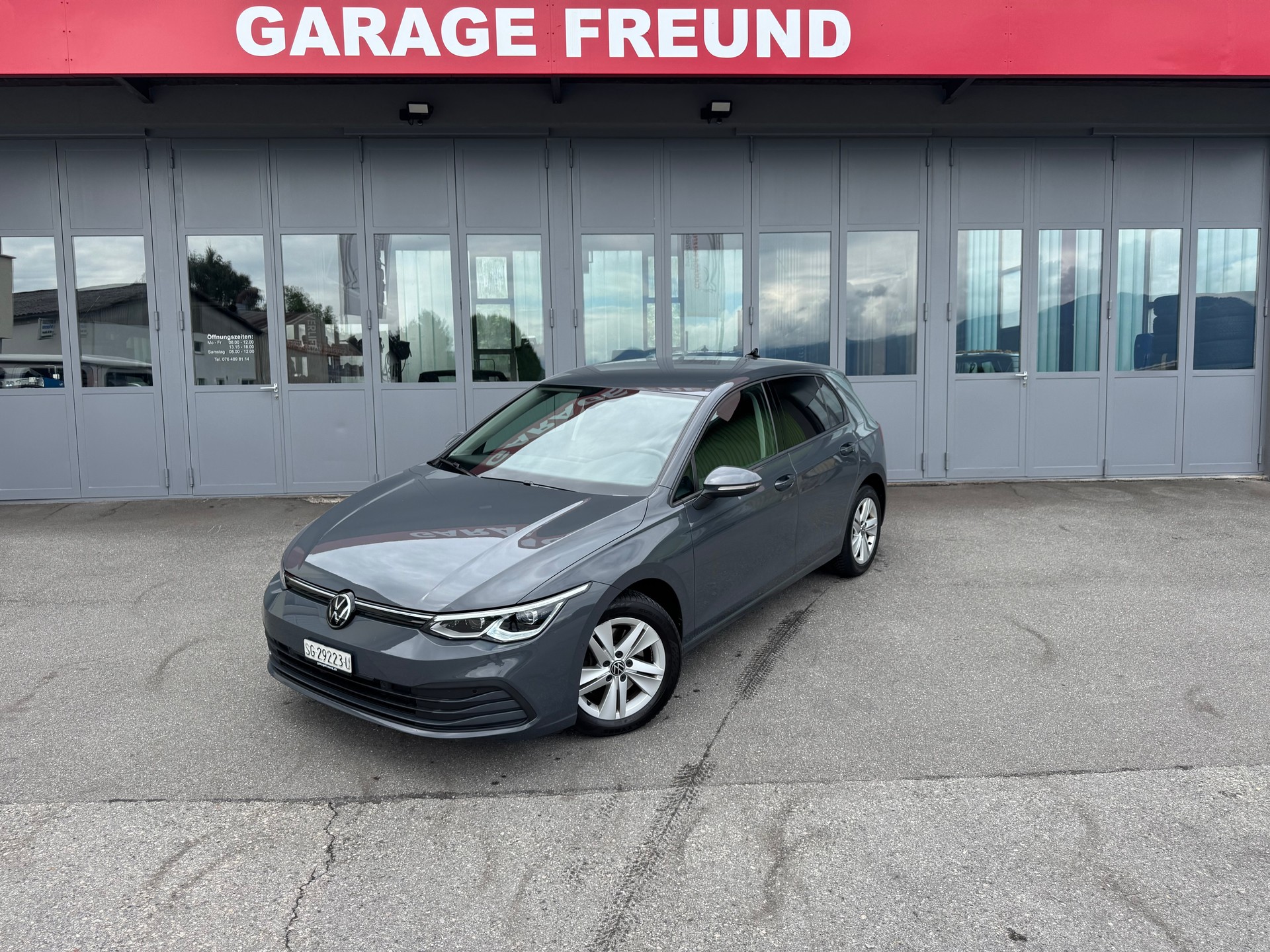 VW Golf 2.0 TDI Life DSG 4Motion-showroom-element-3