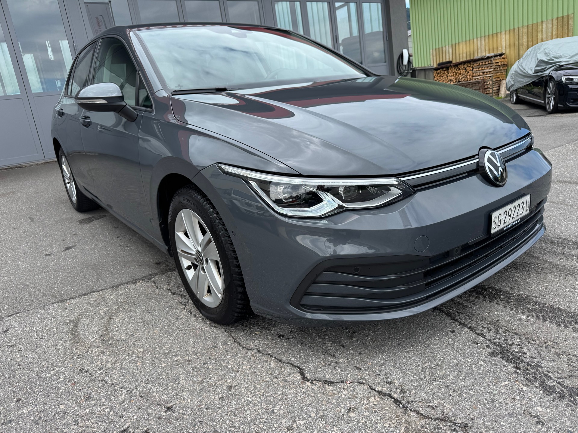 VW Golf 2.0 TDI Life DSG 4Motion-showroom-element-1