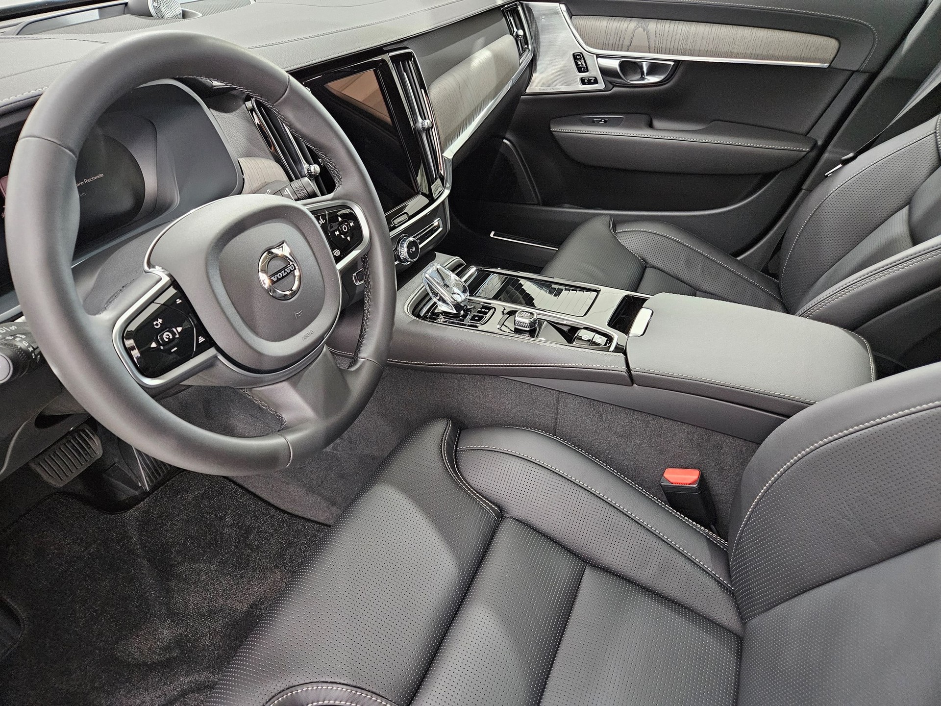 VOLVO S90 2.0 T8 TE Ultimate Dark eA-showroom-element-3