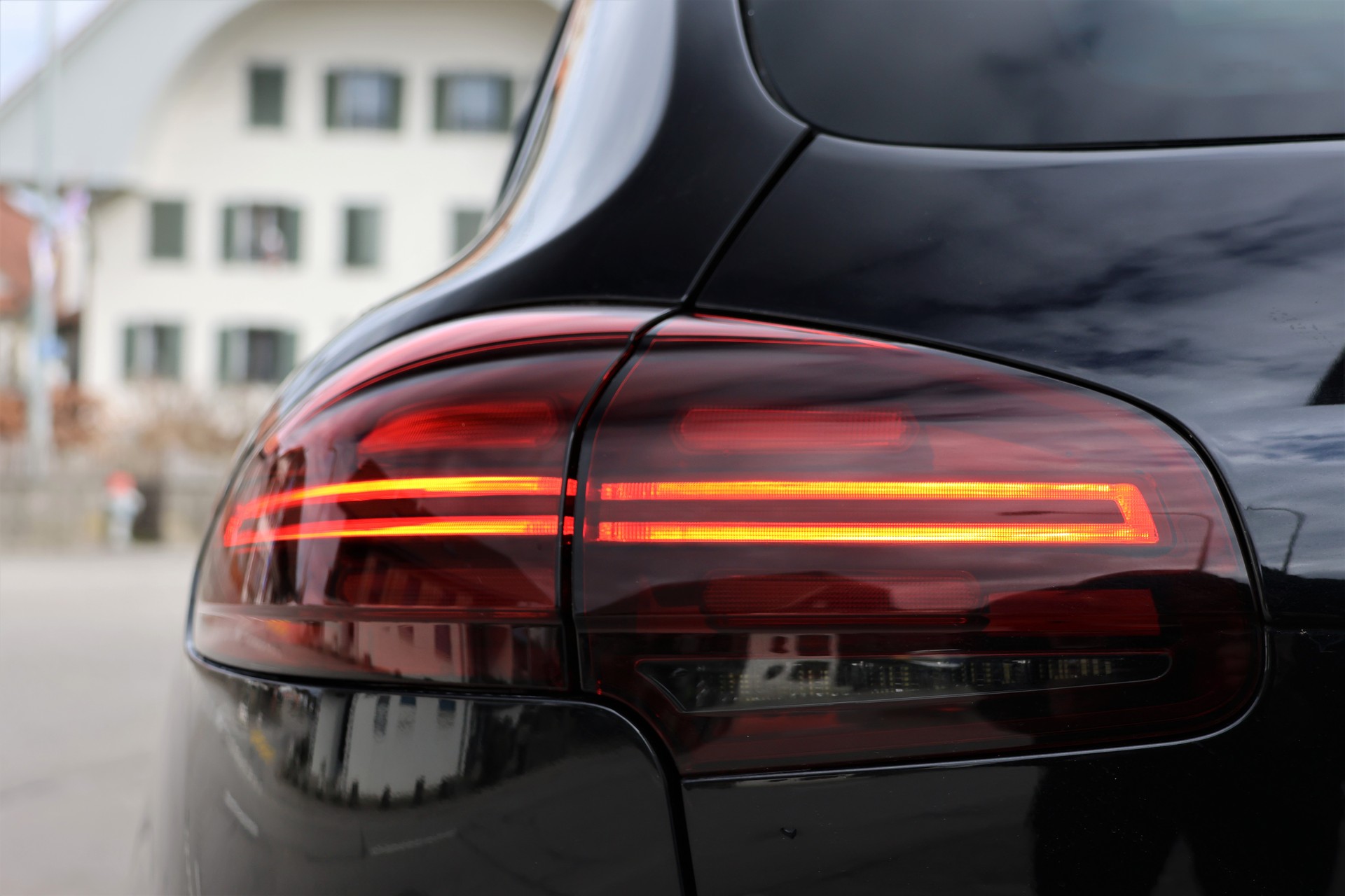 PORSCHE Cayenne S E-Hybrid (CH)-showroom-element-3