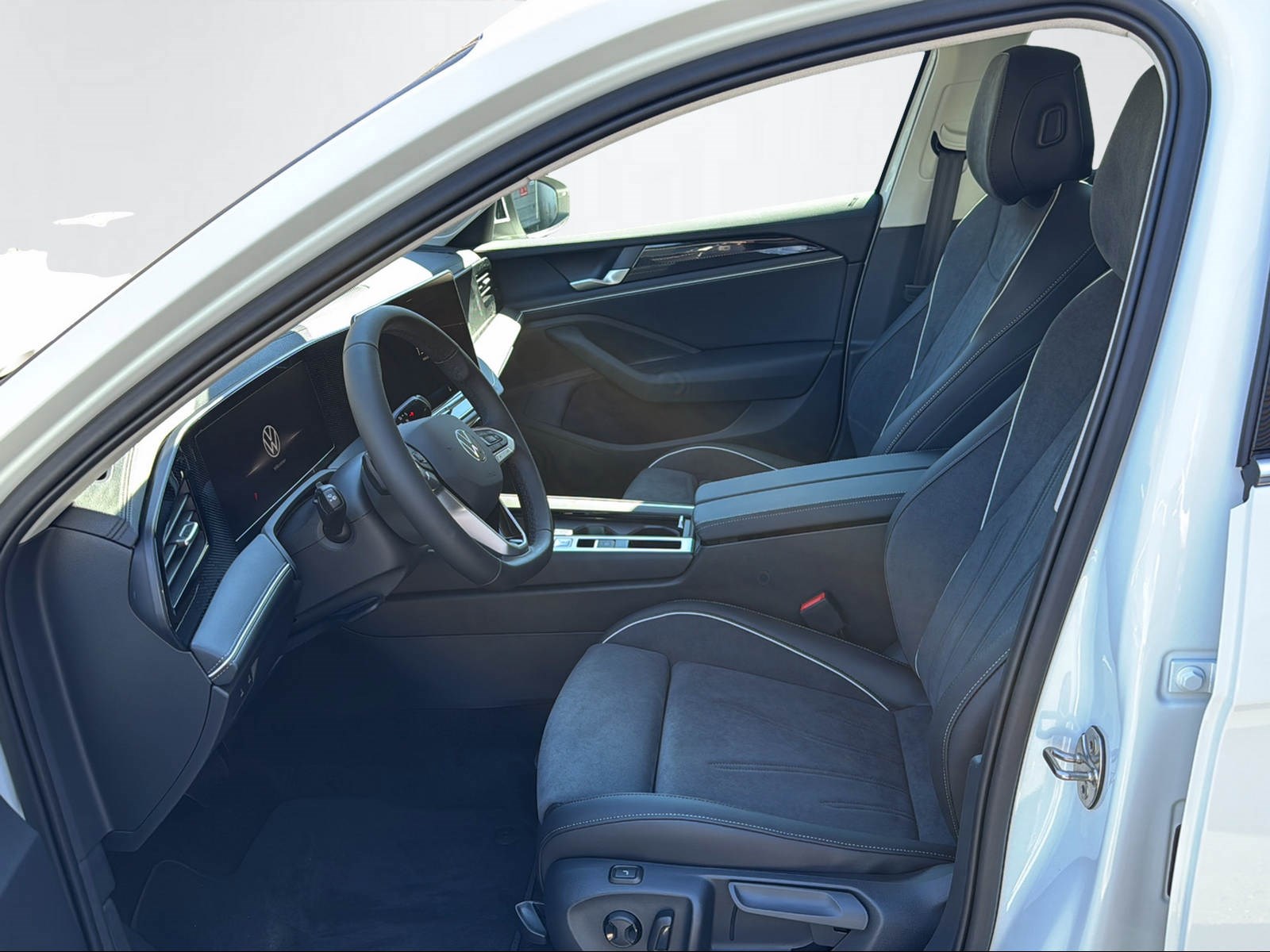 VW Passat Variant 2.0 TDI Business DSG 4motion-image-7
