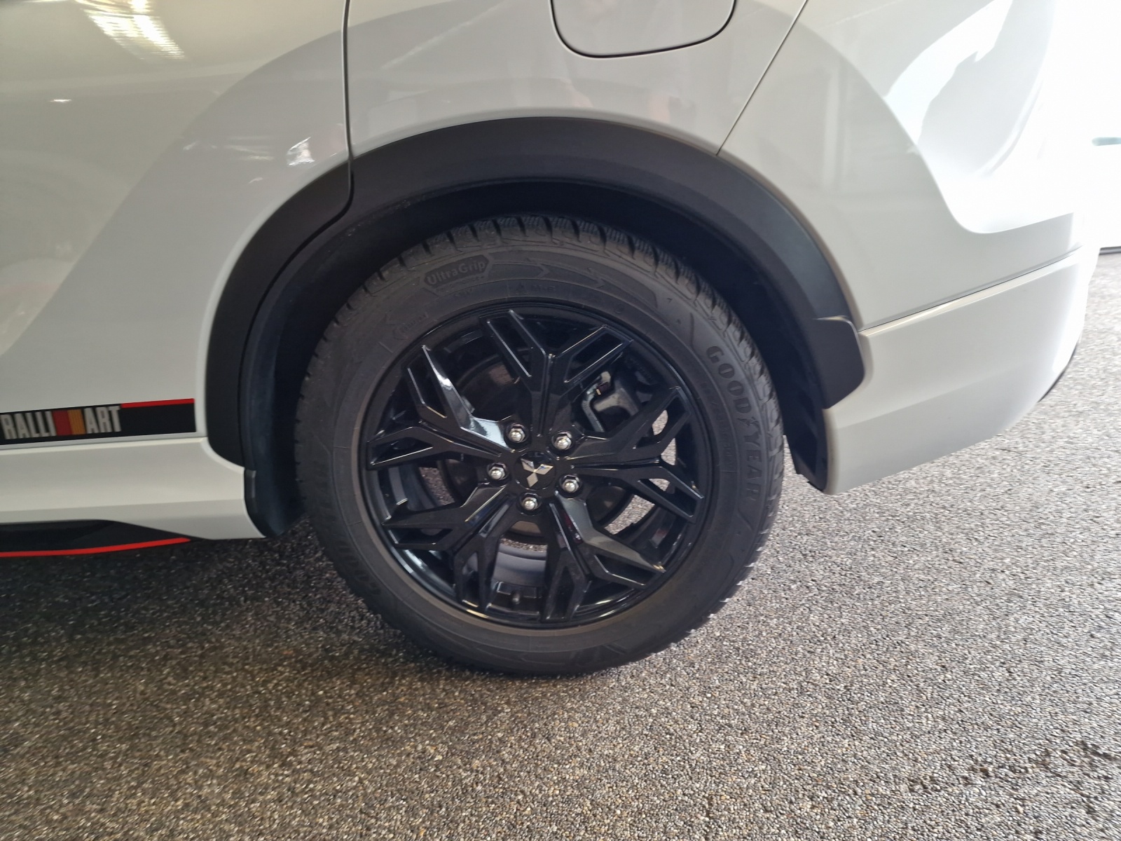 MITSUBISHI Eclipse Cross 2.4 PHEV Ralliart 4WD-image-8
