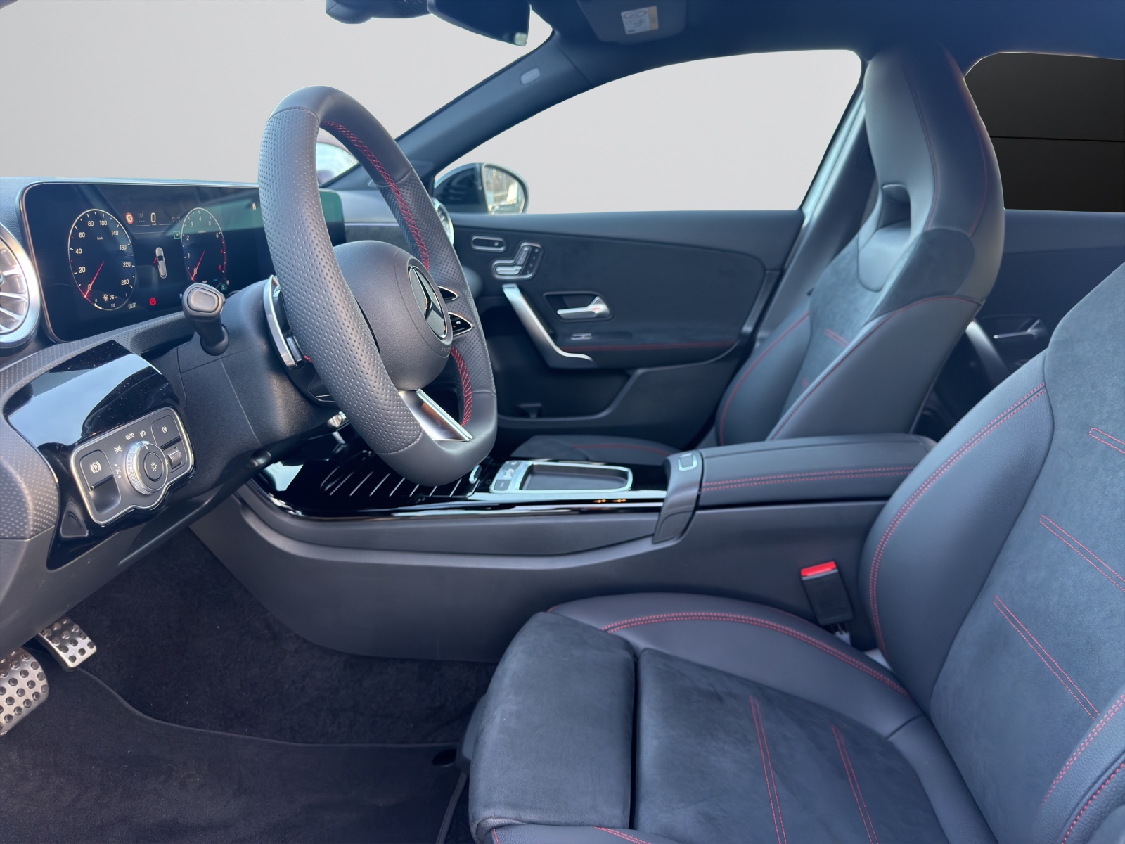 Image MERCEDES-BENZ A-200 A 200 Night Star 7G-DCT