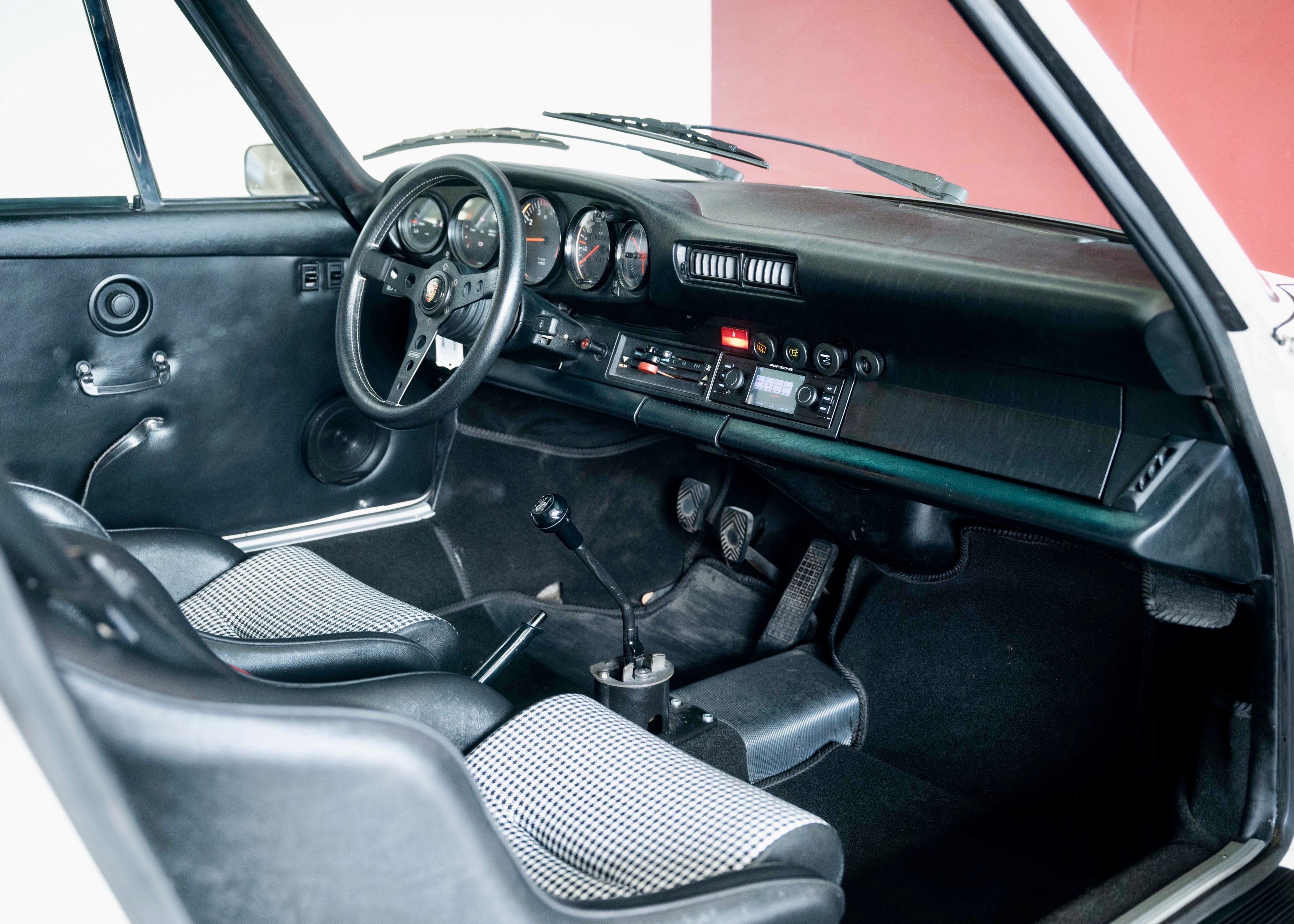 Image PORSCHE 911 911 Backdate 3.0 SC (Swiss registration)