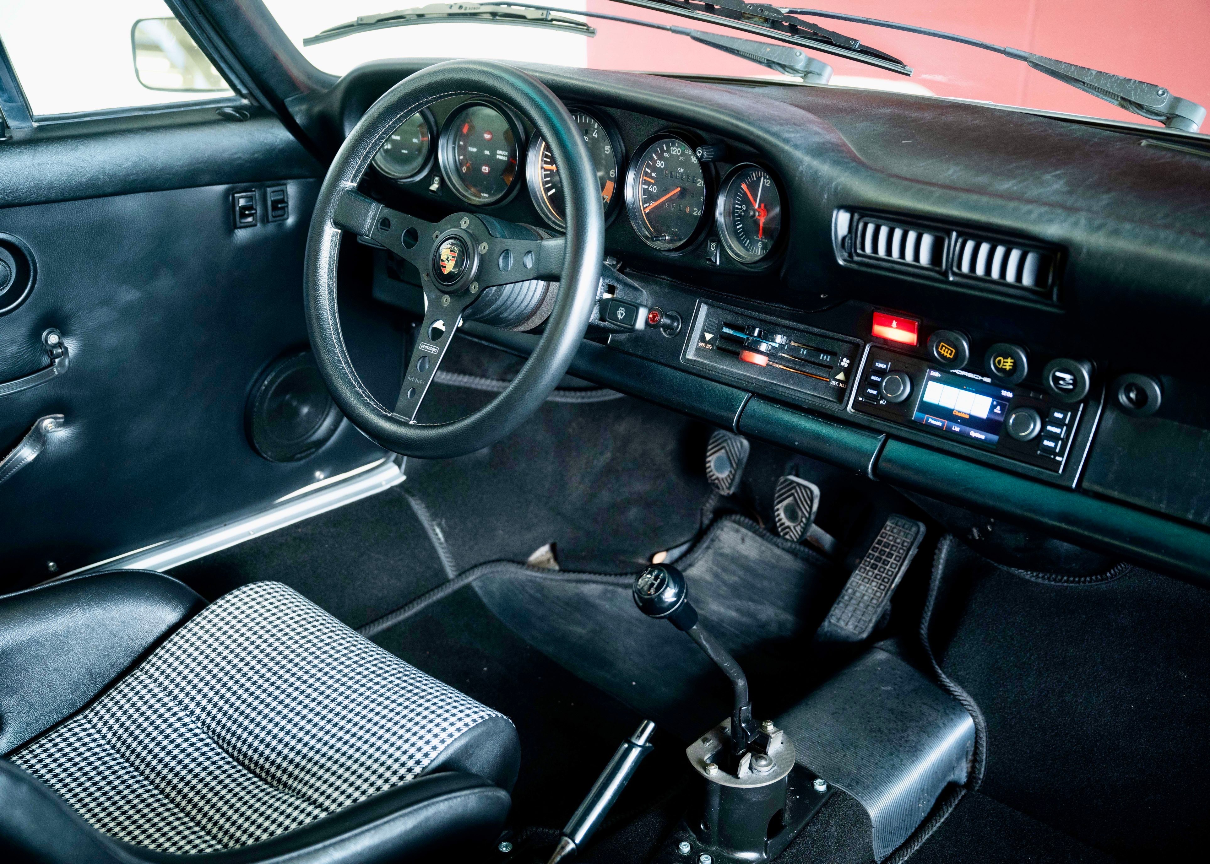 Image PORSCHE 911 911 Backdate 3.0 SC (Swiss registration)