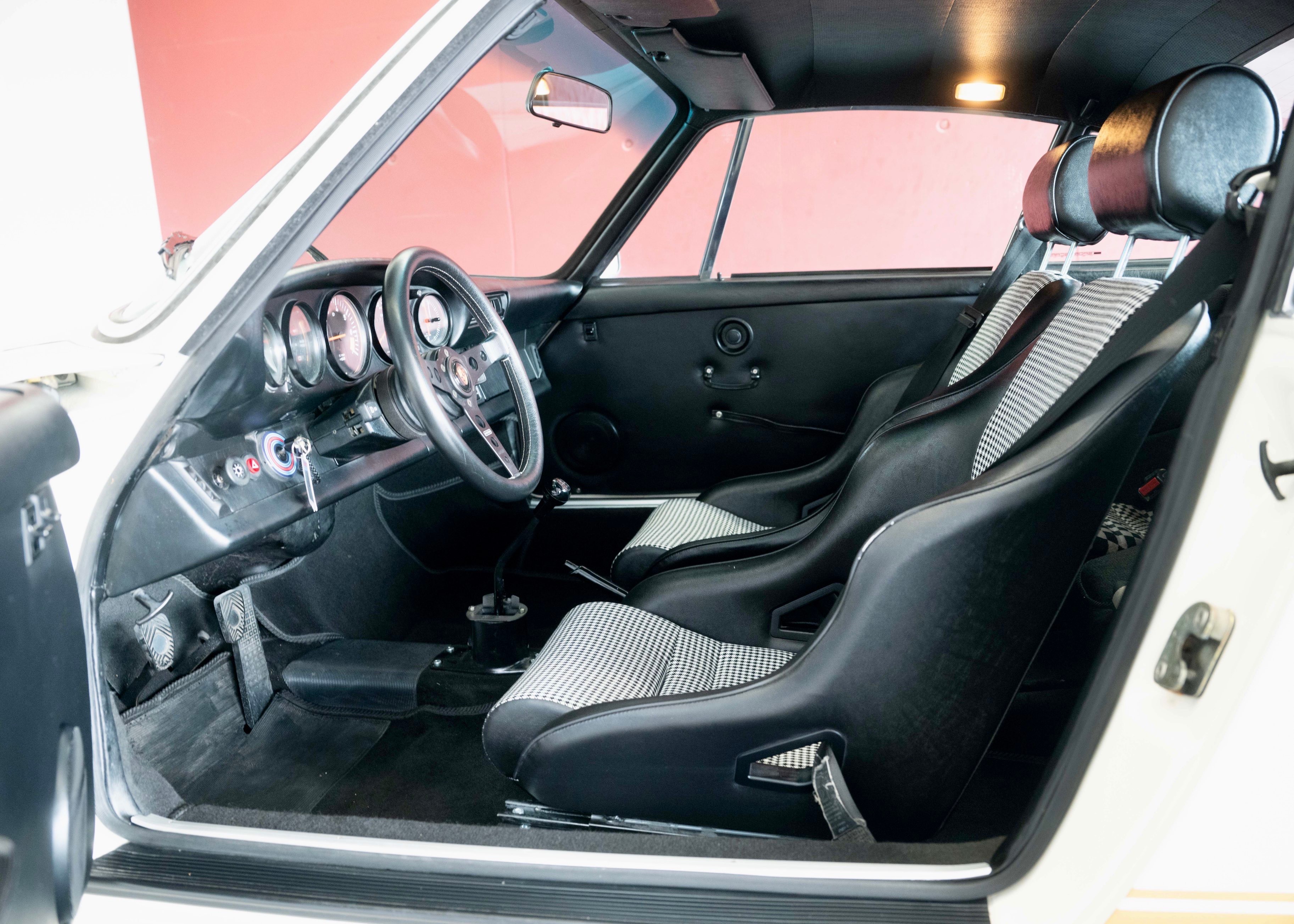 Image PORSCHE 911 911 Backdate 3.0 SC (Swiss registration)