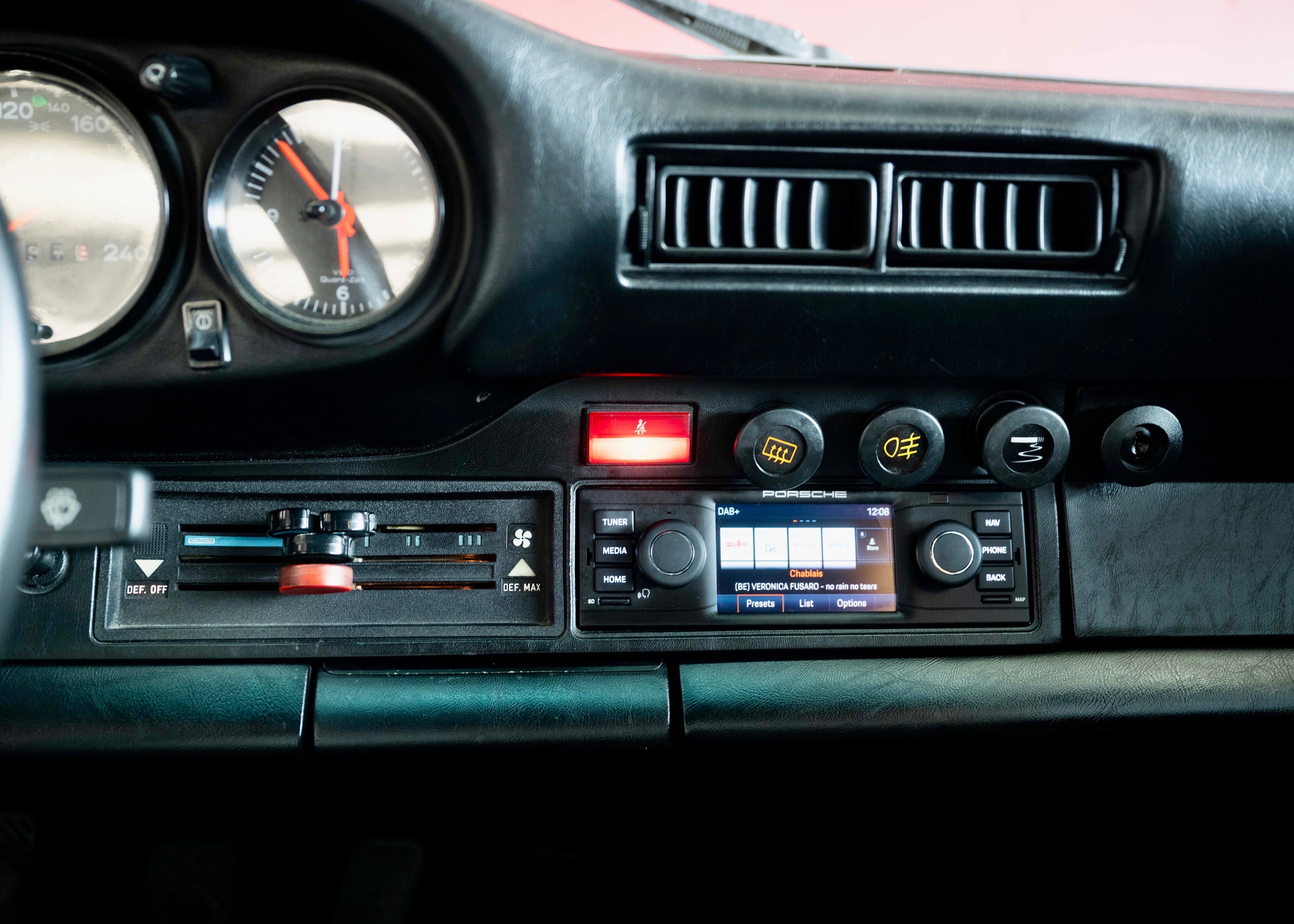 Image PORSCHE 911 911 Backdate 3.0 SC (Swiss registration)