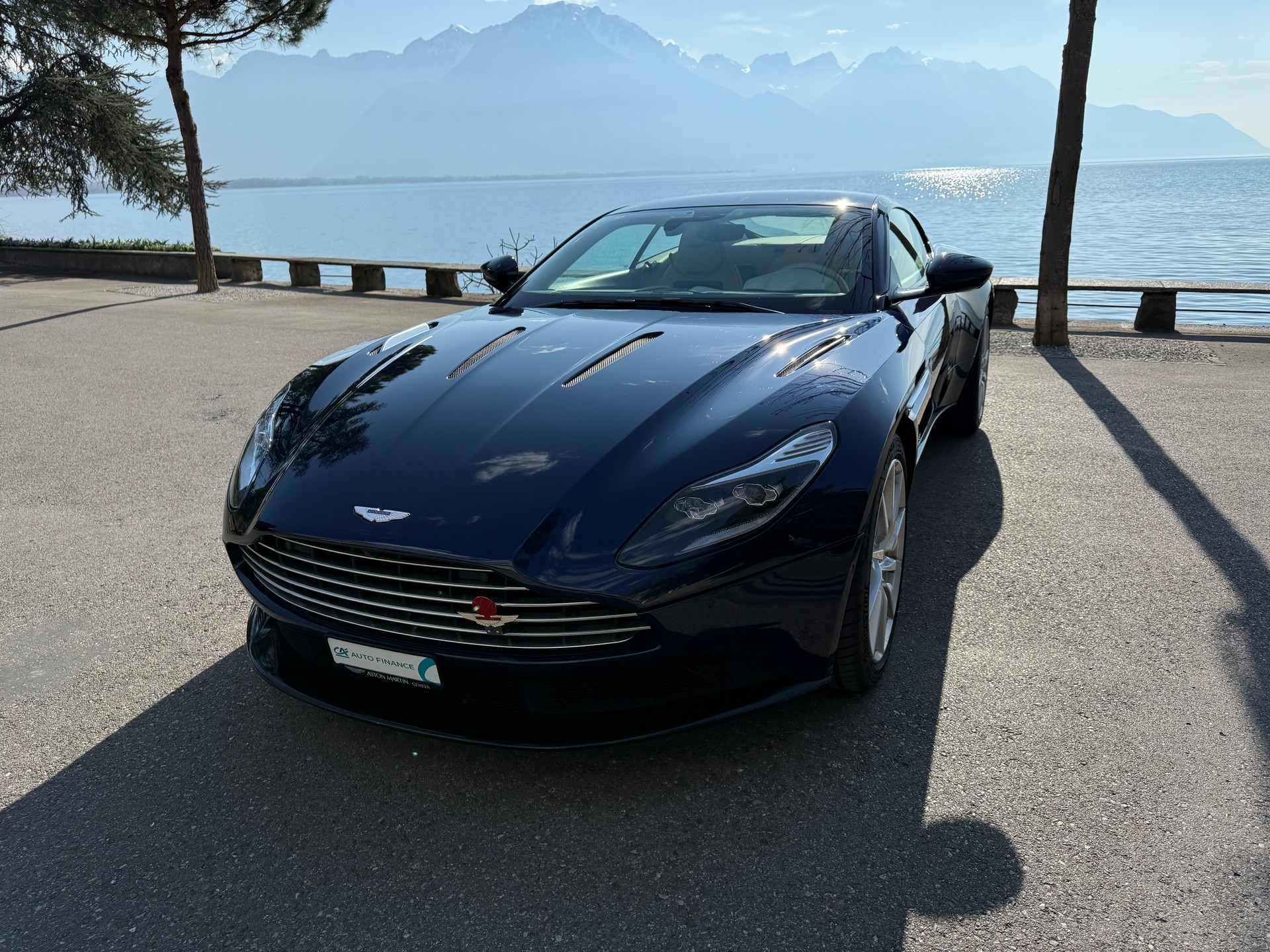 ASTON MARTIN DB11 V12 Launch Edition Touchtronic 3-showroom-element-2