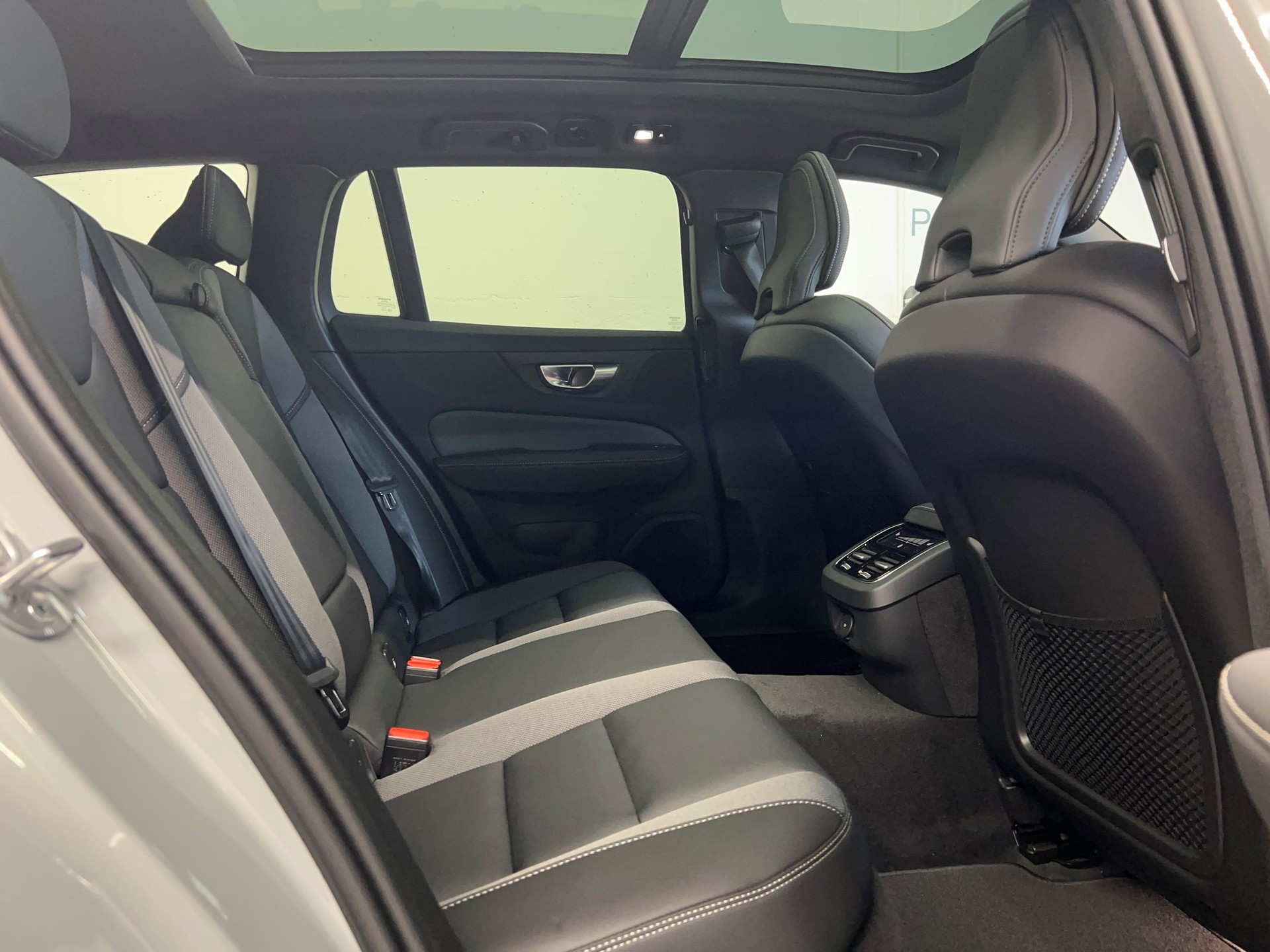 VOLVO V60 Cross Country 2.0 B4 Ultimate AWD-image-10