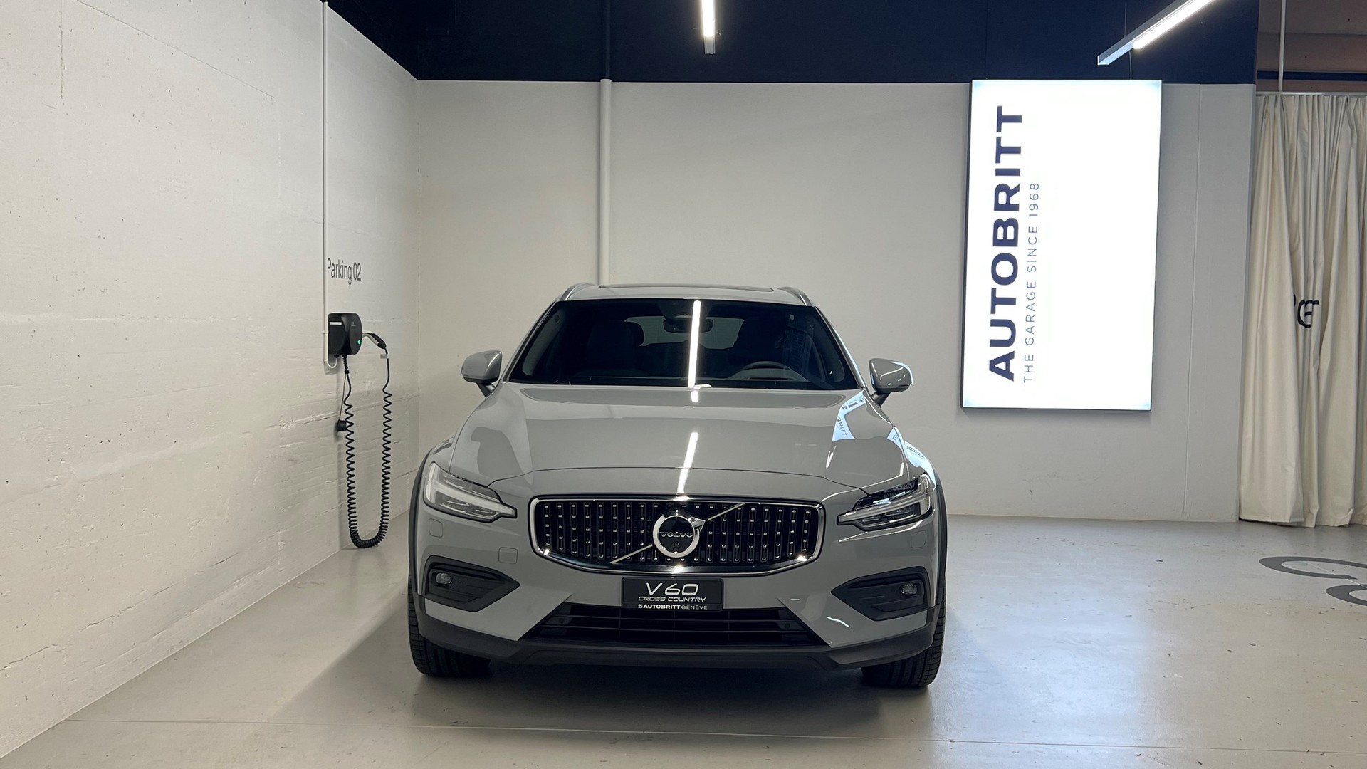 VOLVO V60 Cross Country 2.0 B4 Ultimate AWD-image-2