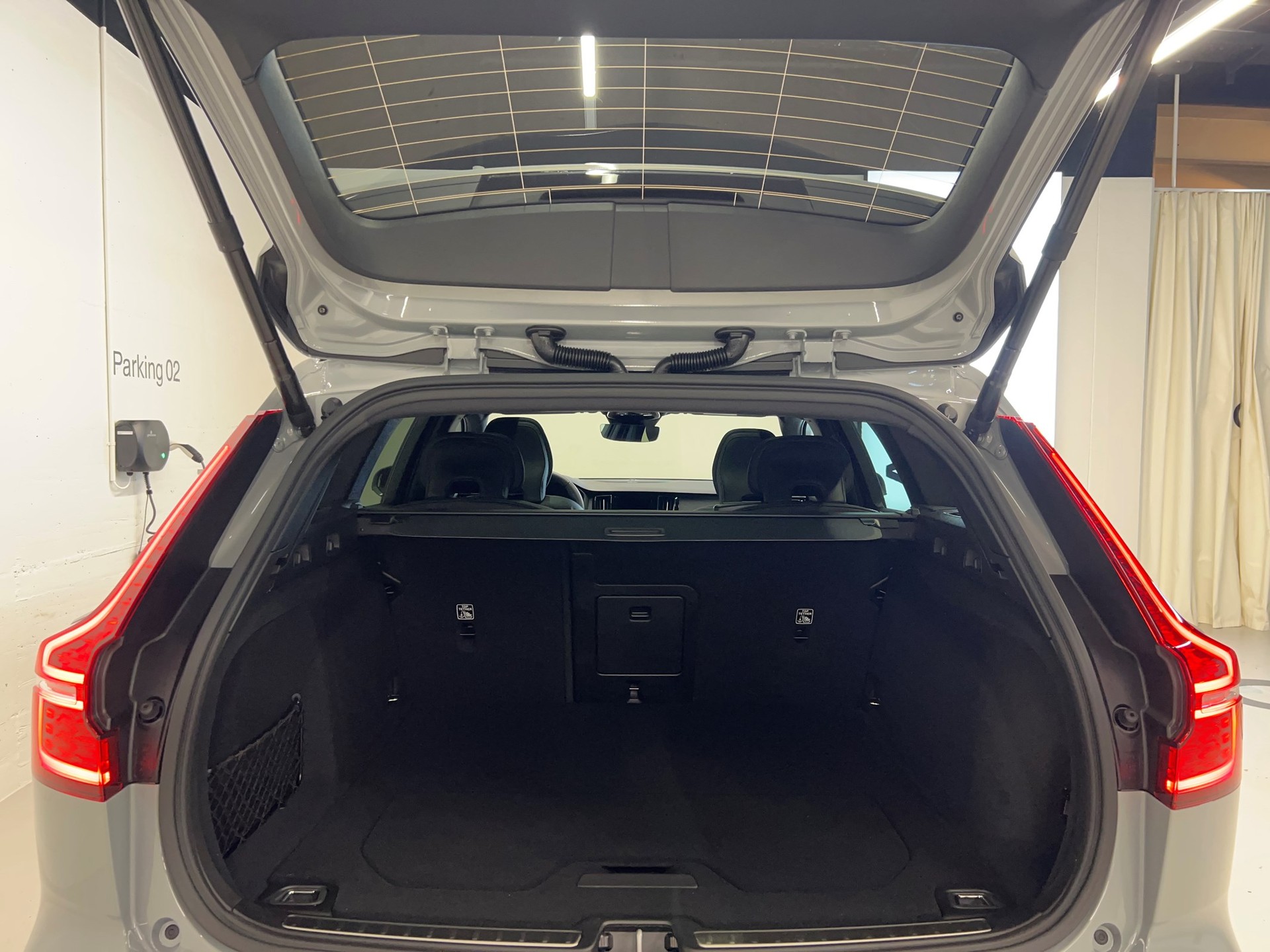 VOLVO V60 Cross Country 2.0 B4 Ultimate AWD-image-3