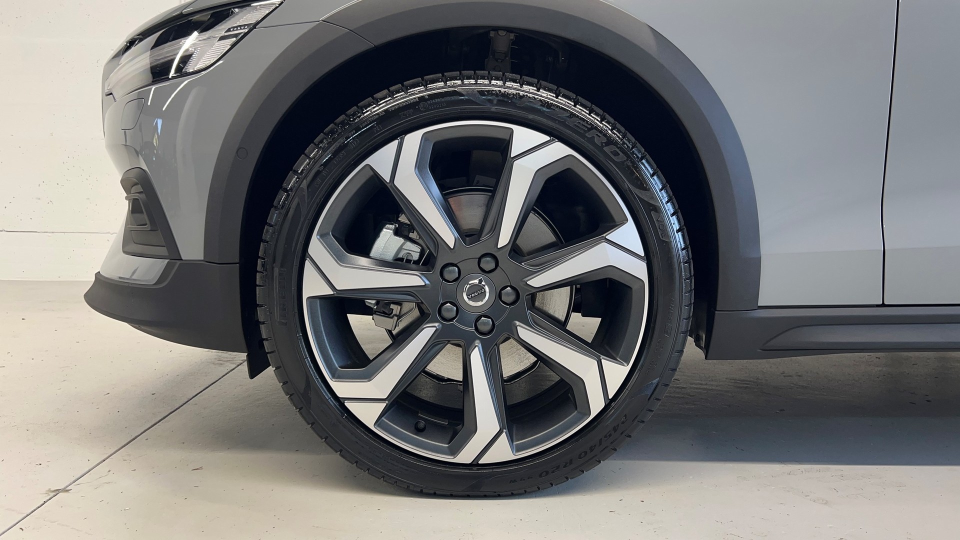 VOLVO V60 Cross Country 2.0 B4 Ultimate AWD-image-6