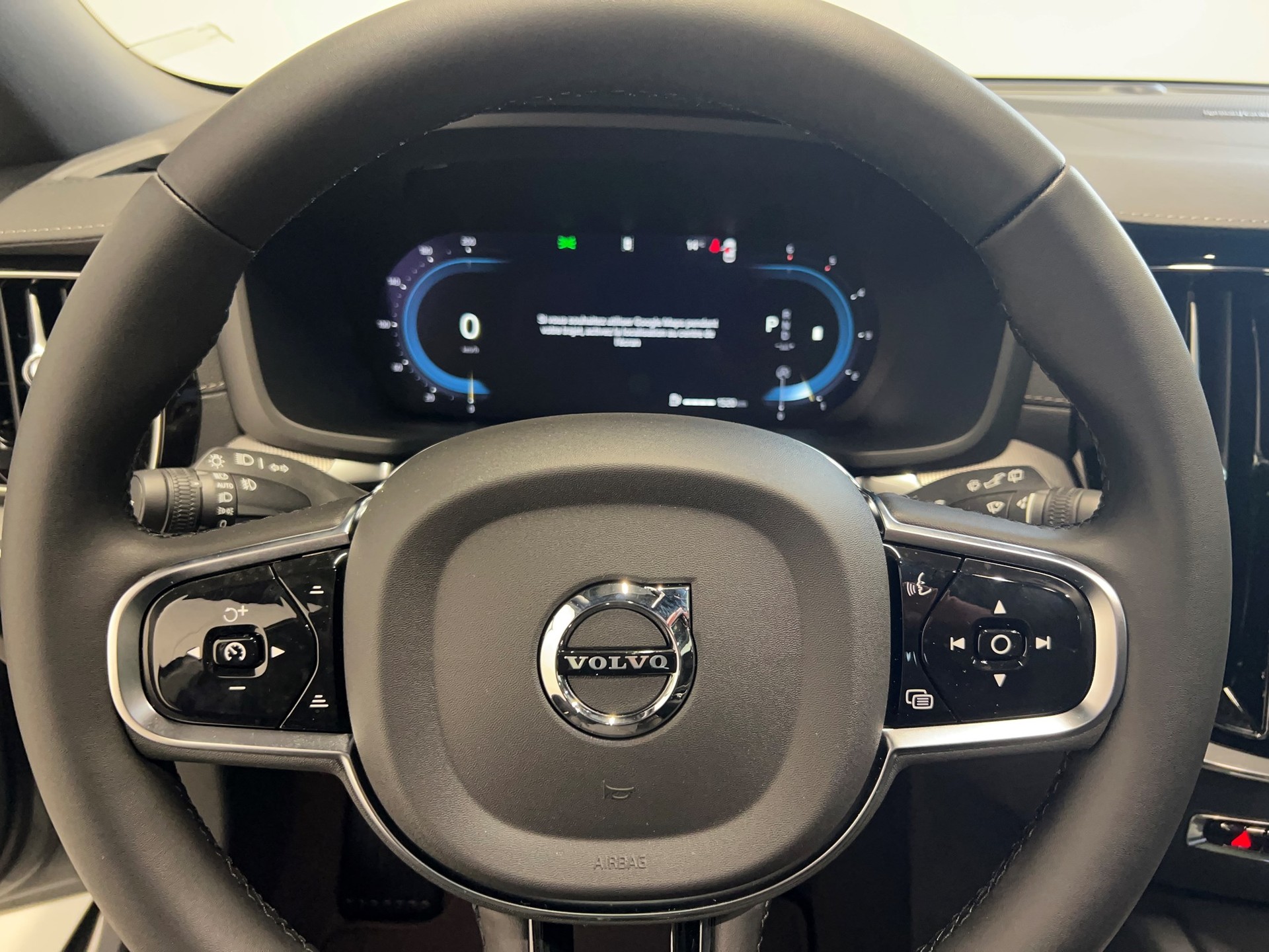 VOLVO V60 Cross Country 2.0 B4 Ultimate AWD-image-9