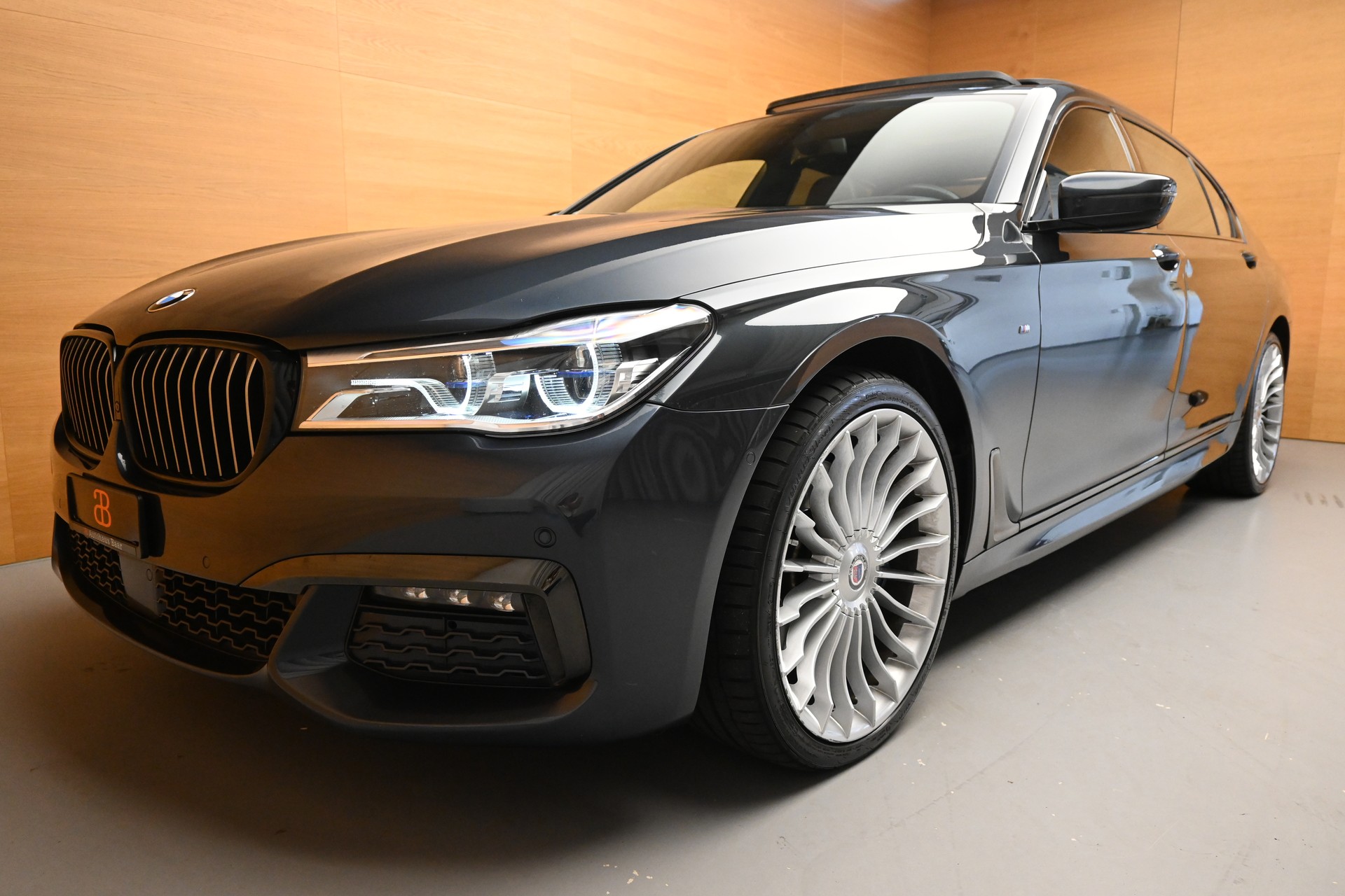 BMW 750Ld xDrive Steptronic-showroom-element-3