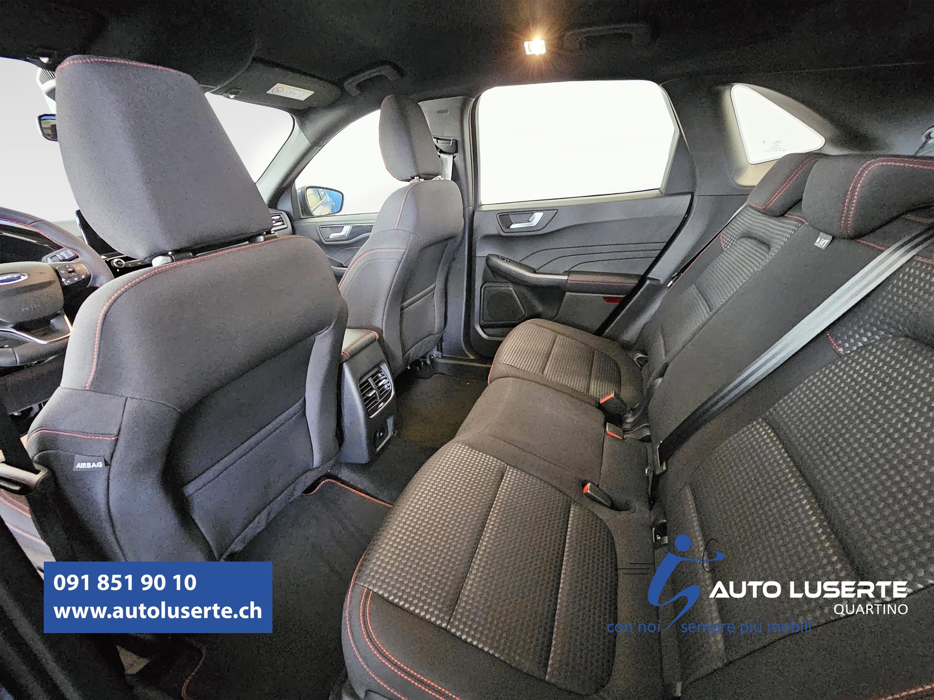 FORD Kuga 2.5 Plug-in Hybrid ST-Line-showroom-element-3