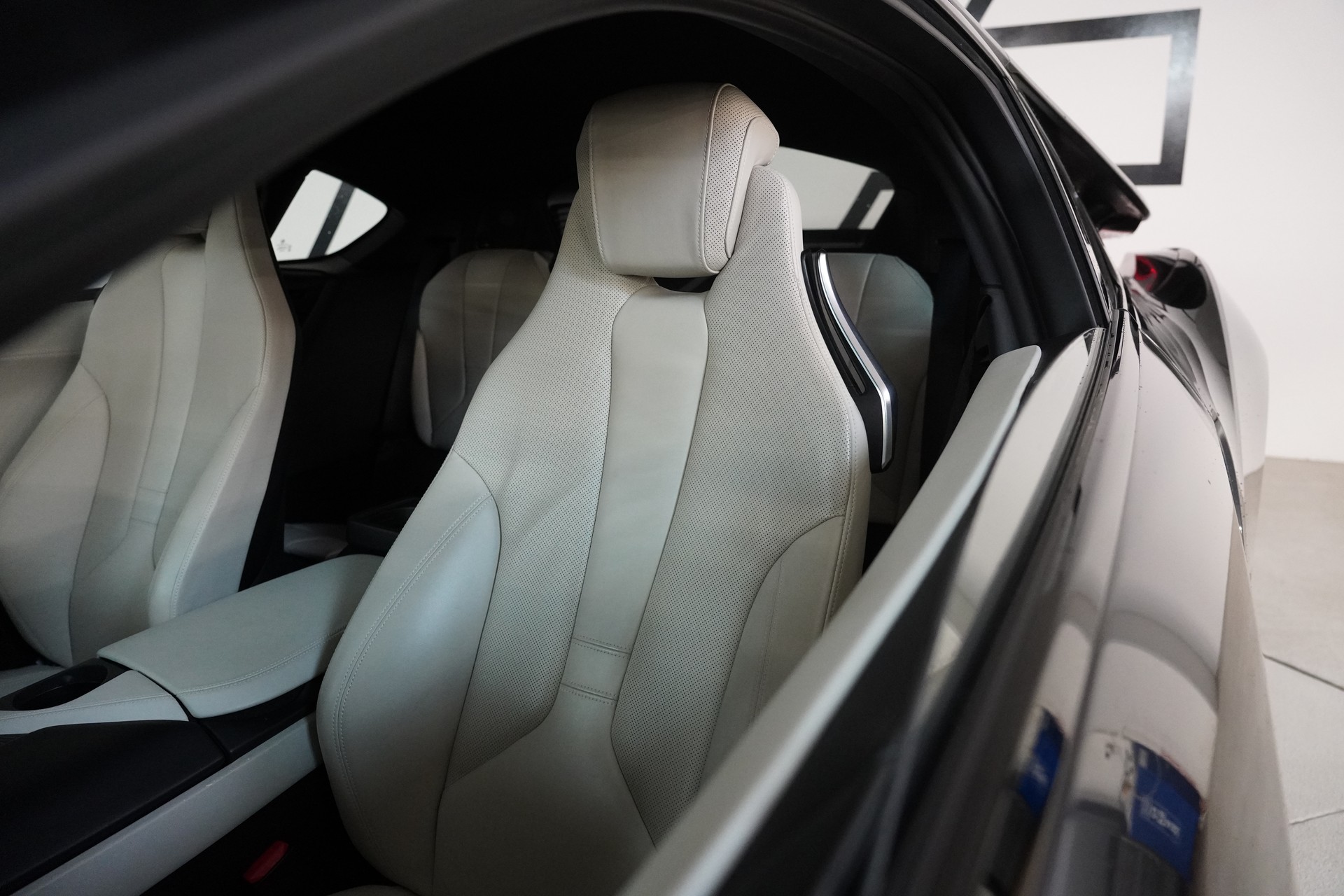 BMW i8 Coupé-image-11