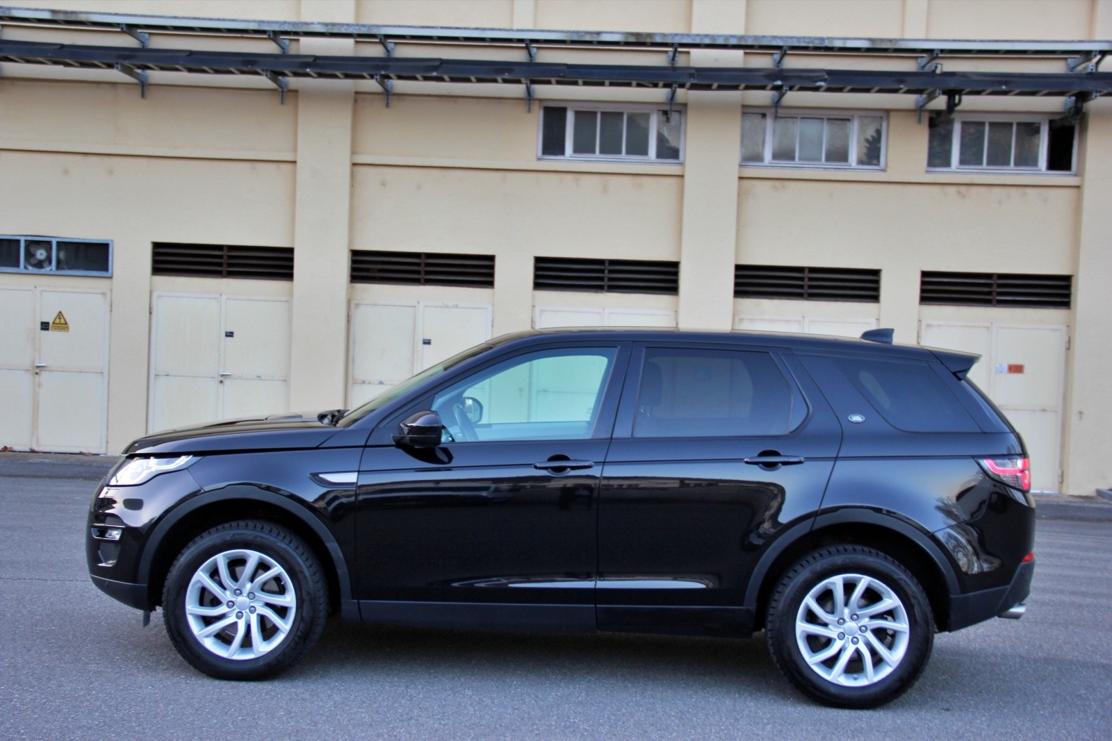 LAND ROVER Discovery Sport 2.0 TD4 Advantage AT9-showroom-element-1