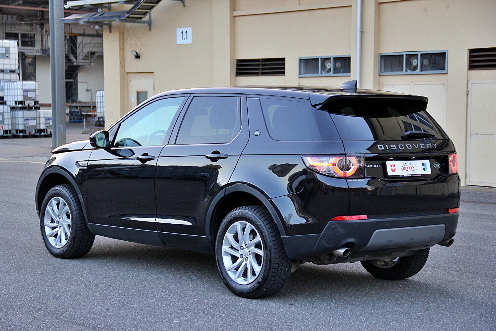 LAND ROVER Discovery Sport 2.0 TD4 Advantage AT9-showroom-element-2