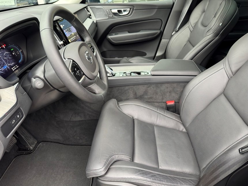 VOLVO XC60 2.0 T6 TE Ultra Bright eAWD-showroom-element-2