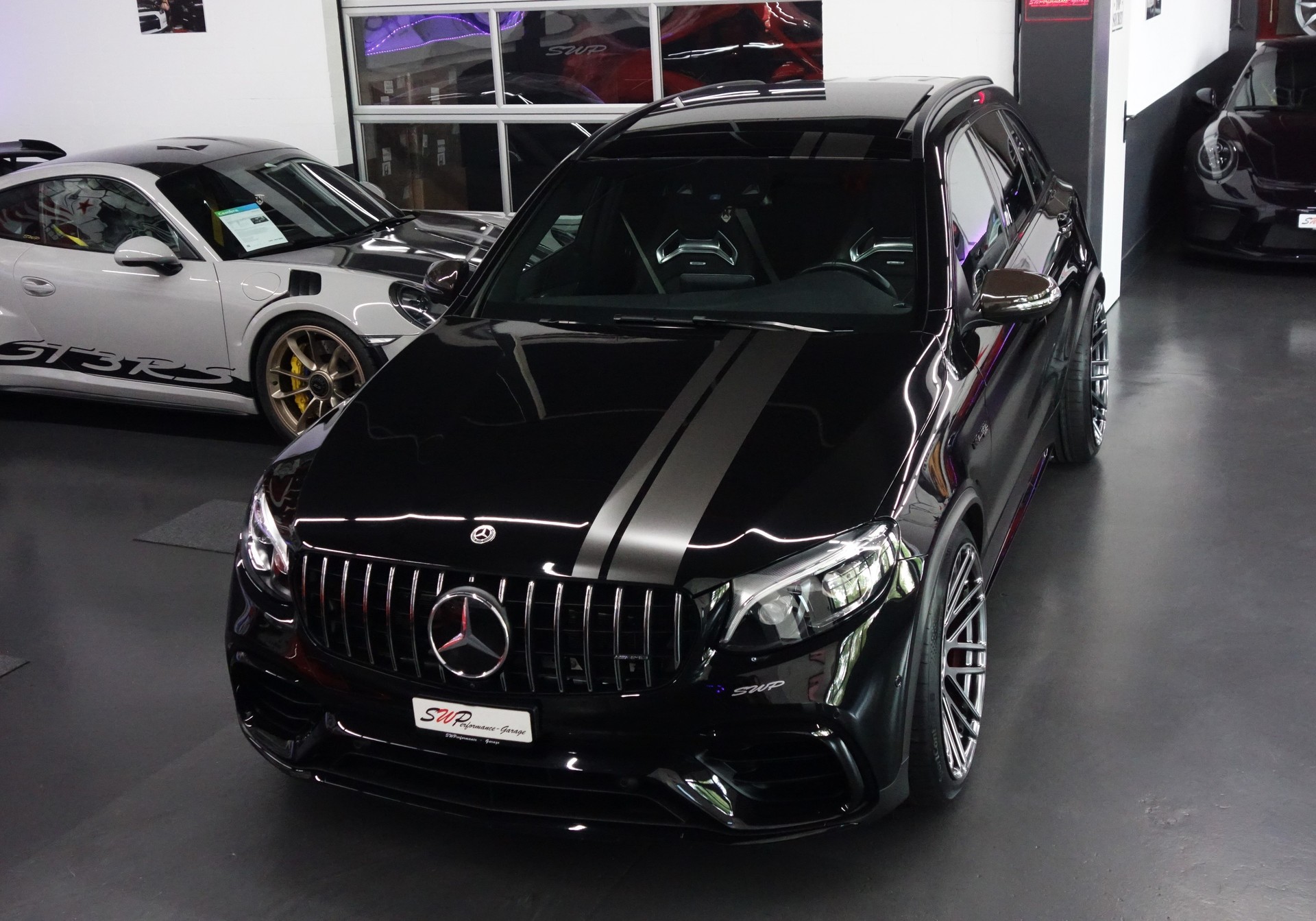 MERCEDES-BENZ GLC 63 S AMG 4MATIC+ 9G-TRONIC BLACK CH-FZ ON TOP 22"-showroom-element-2