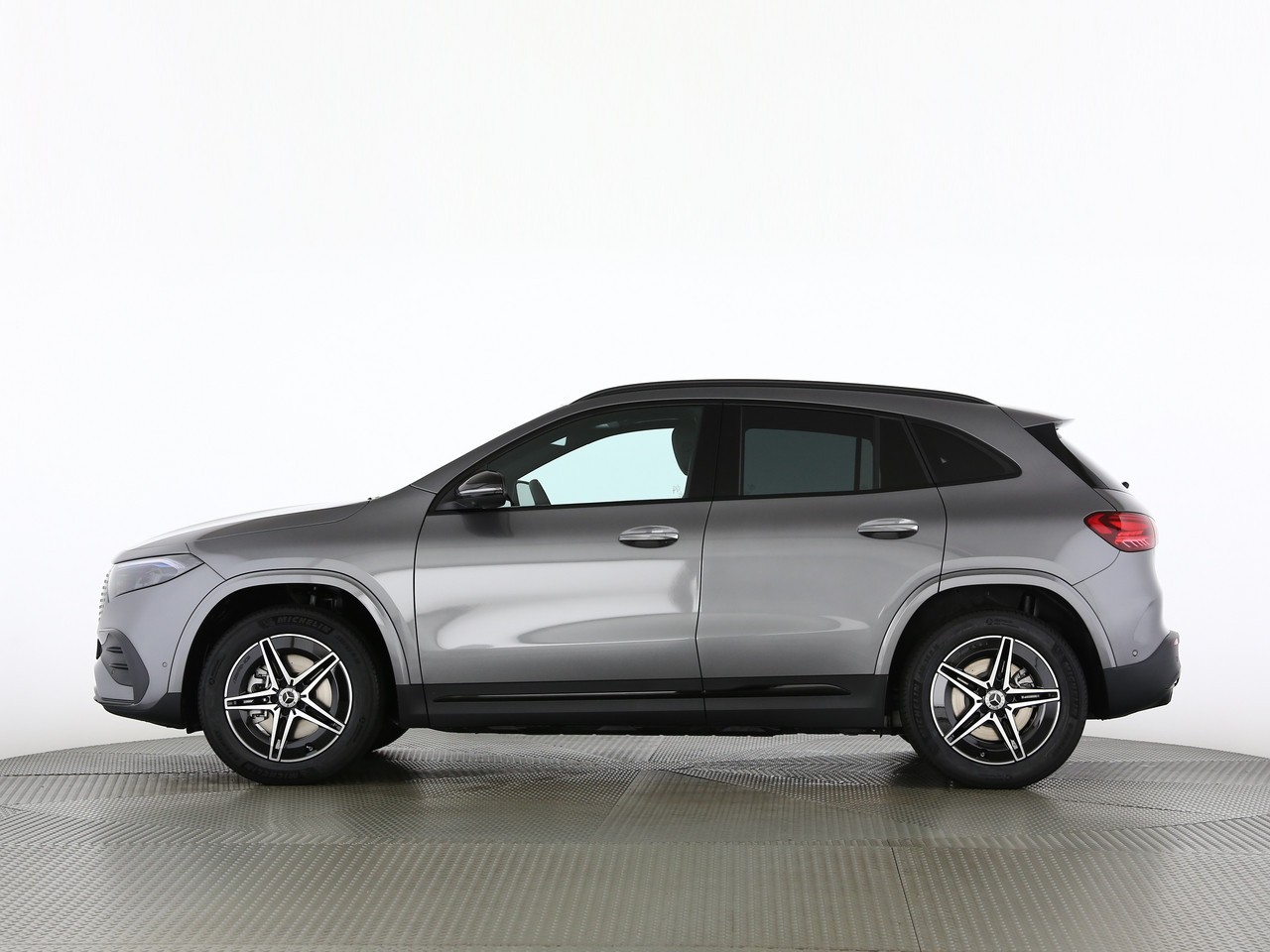 MERCEDES-BENZ EQA 300 66,5kWh 4Matic Swiss Star-showroom-element-2