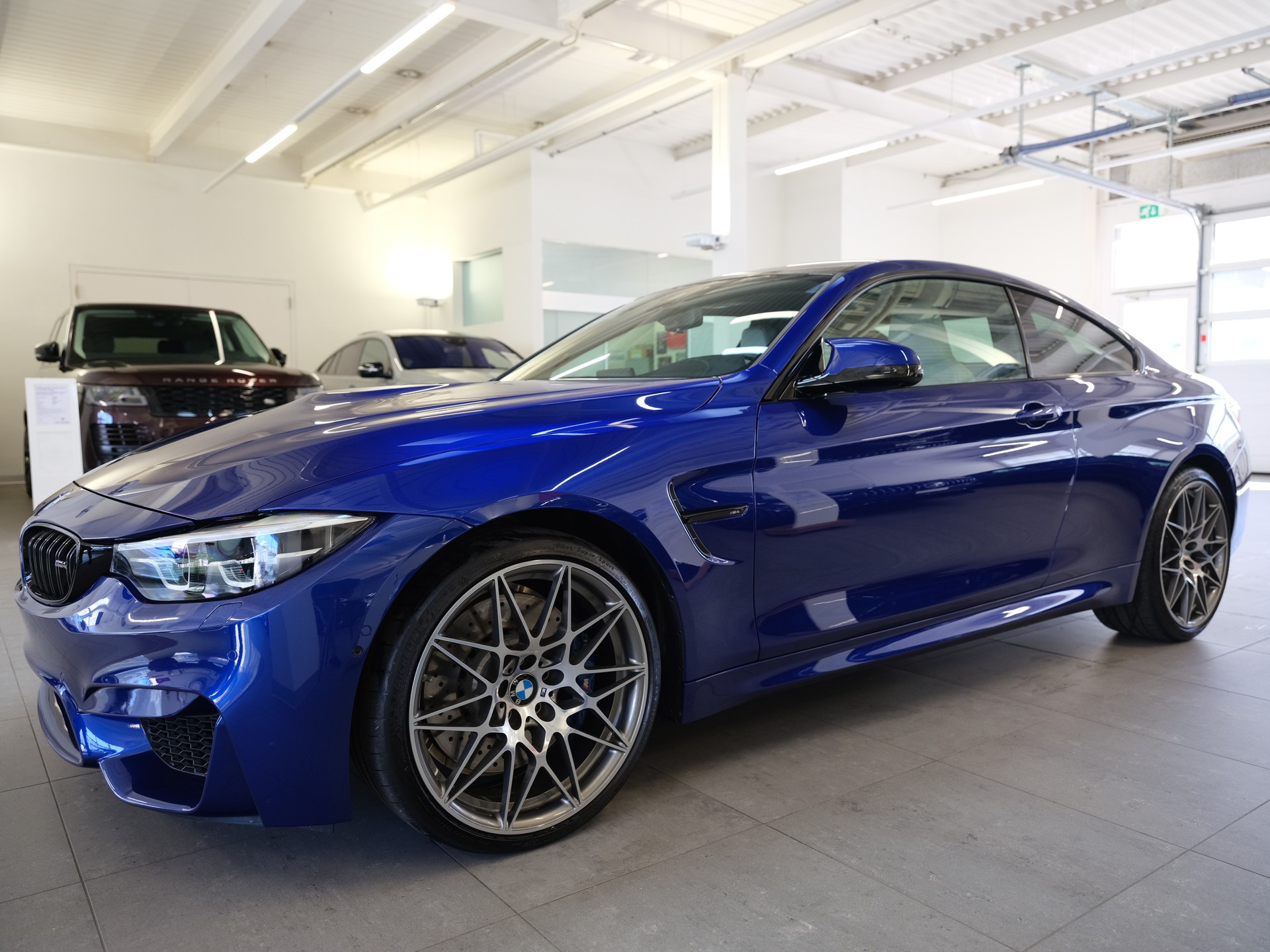 BMW M4 Coupé Competition DKG-showroom-element-3