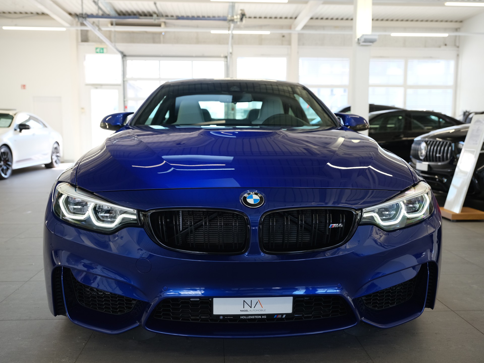 BMW M4 Coupé Competition DKG-showroom-element-2