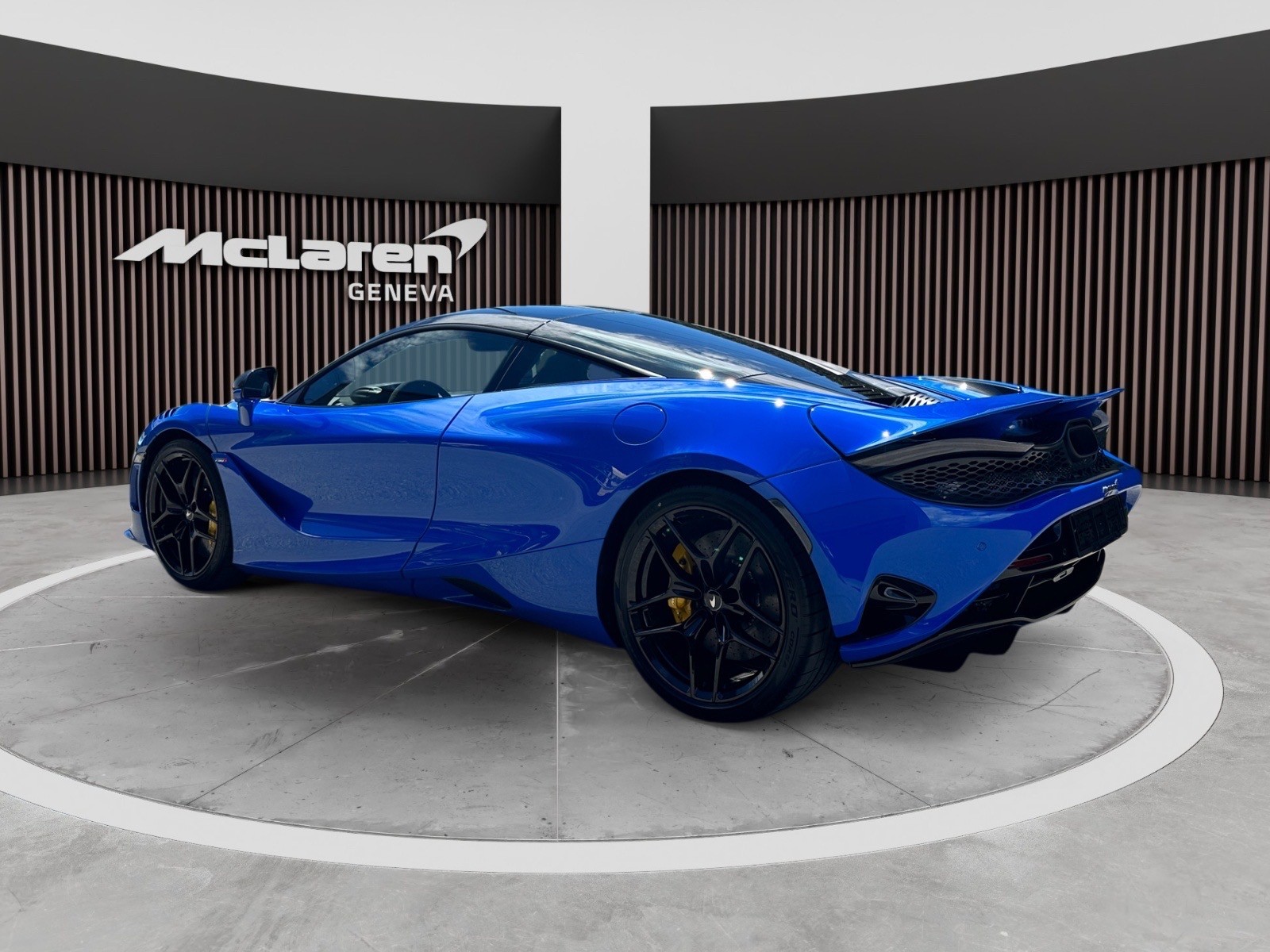 McLAREN 750S-image-2