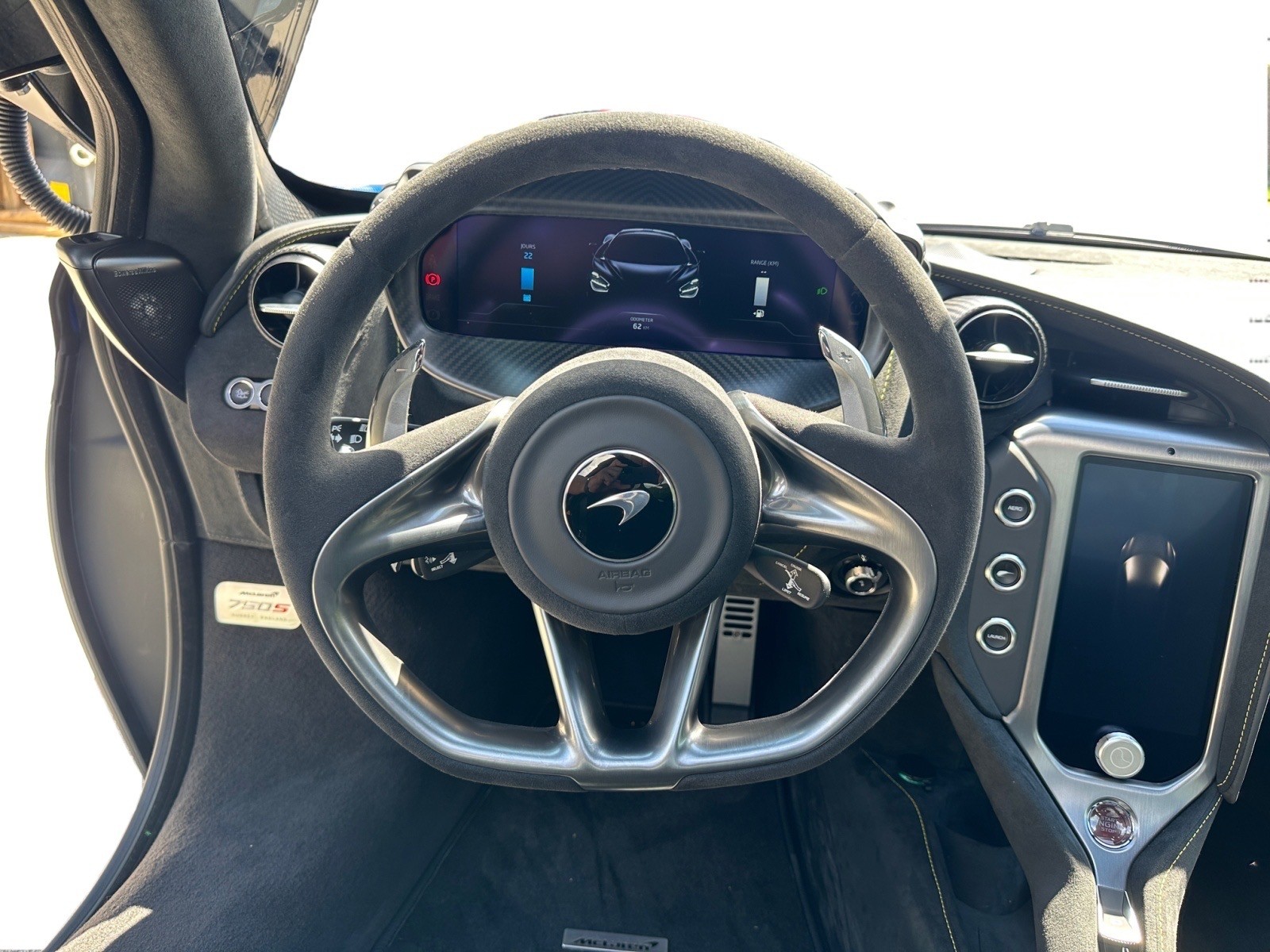 McLAREN 750S-image-12