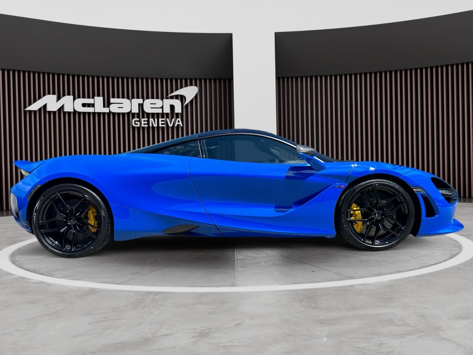 McLAREN 750S-image-5