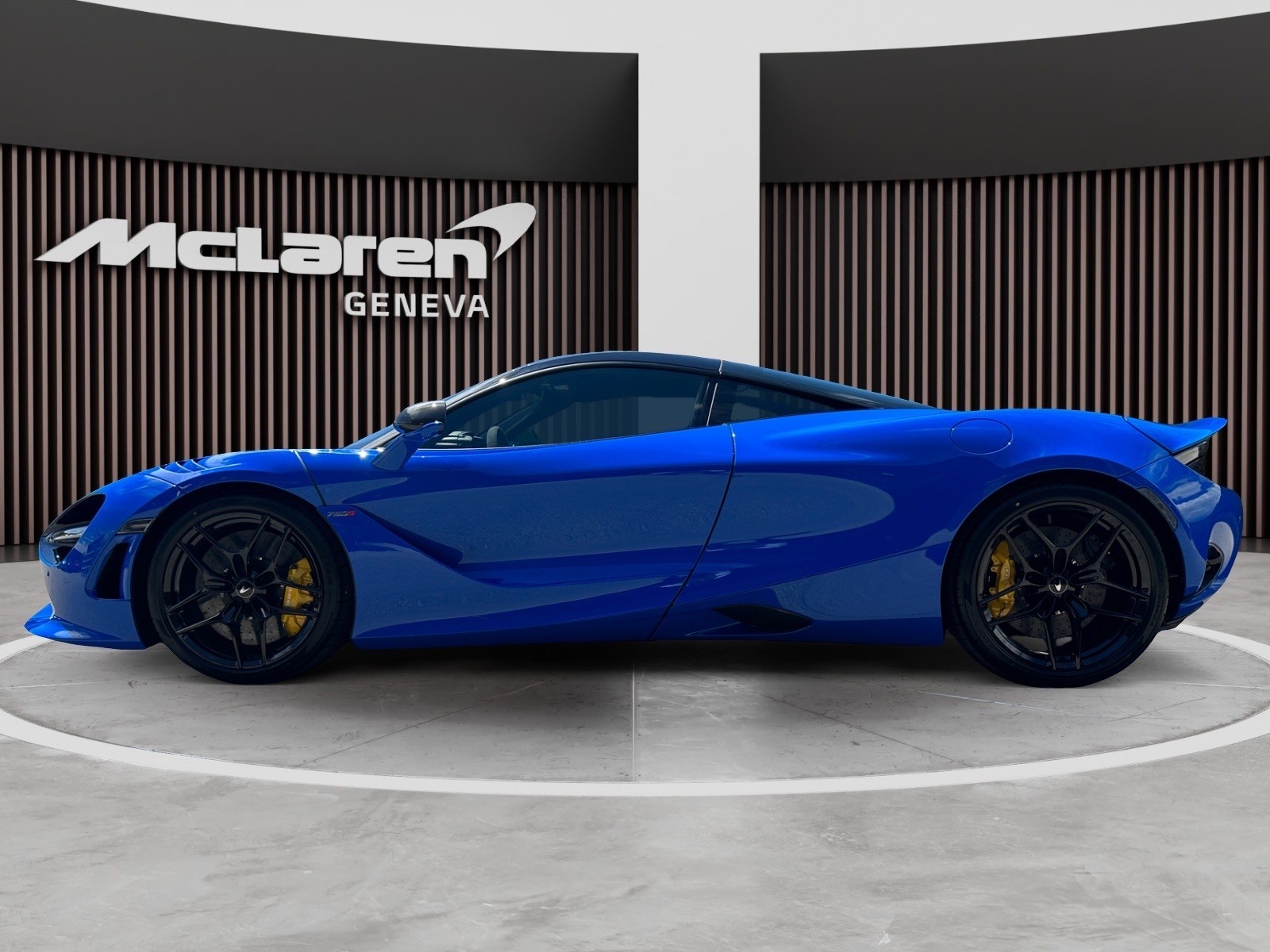 McLAREN 750S-image-1