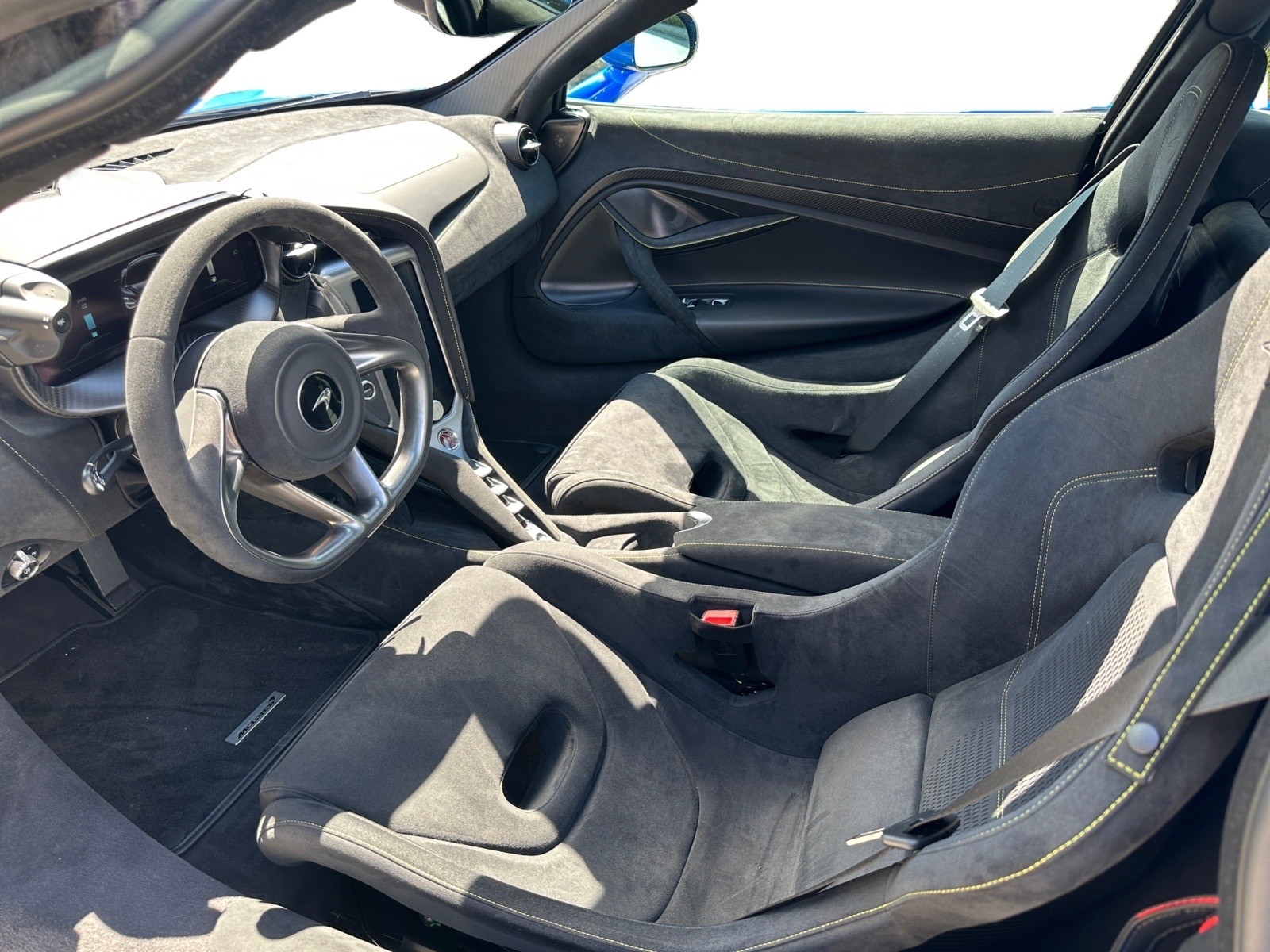 McLAREN 750S-image-13