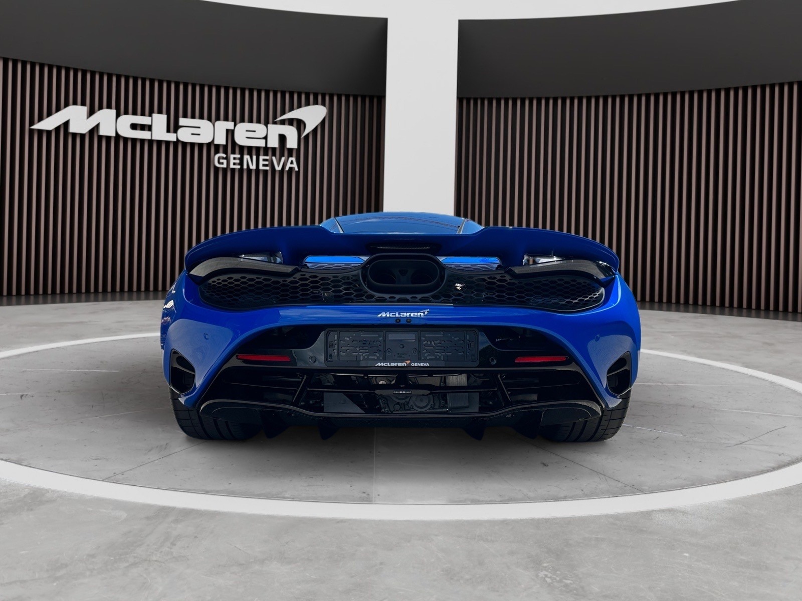 McLAREN 750S-image-3