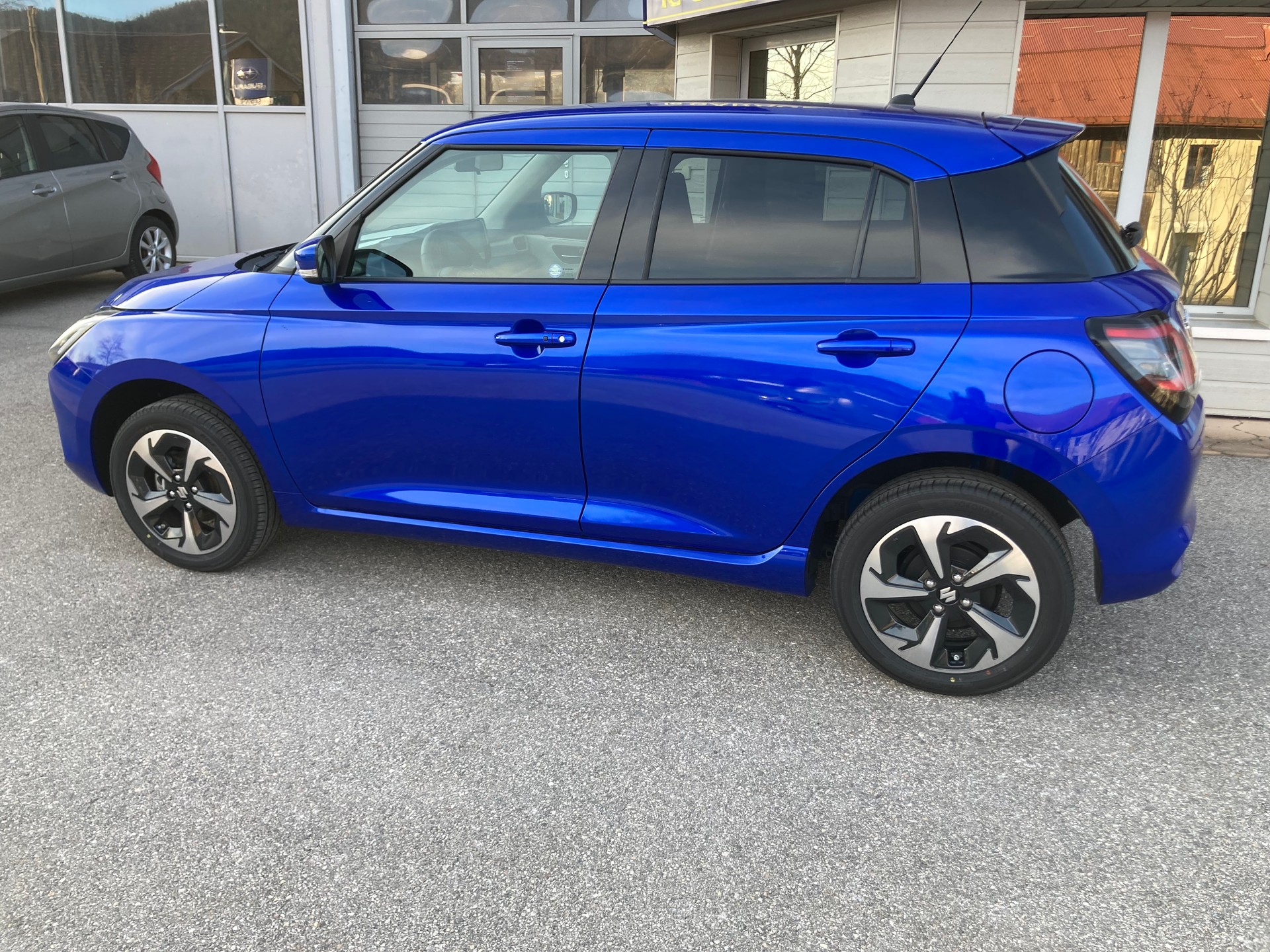 SUZUKI Swift 1.2 Compact Top Hybrid 4x4-image-1