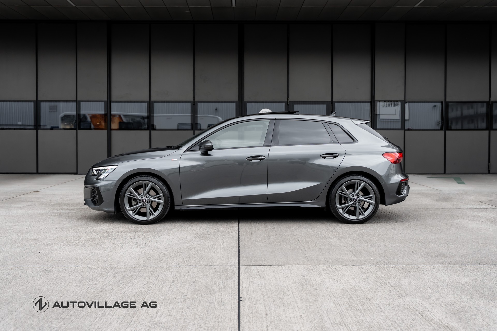 AUDI A3 Sportback 35 TFSI S line Attraction S-tronic-showroom-element-2