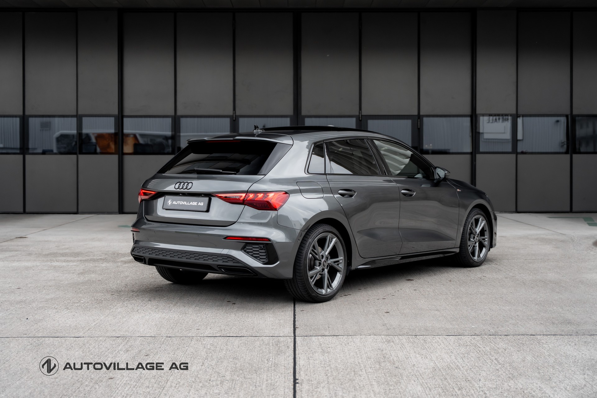 AUDI A3 Sportback 35 TFSI S line Attraction S-tronic-showroom-element-1