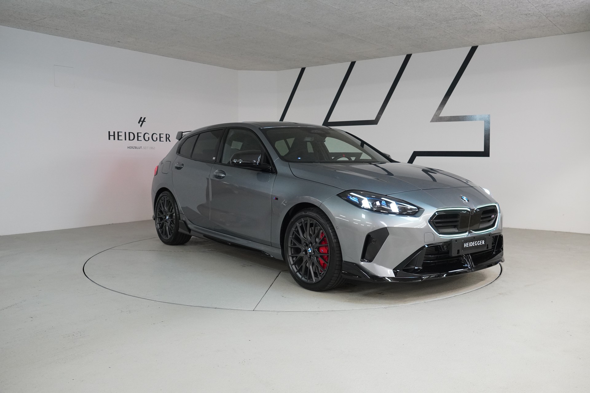 BMW M135 xDrive M Sport Pro 50 Years Edition-showroom-element-2