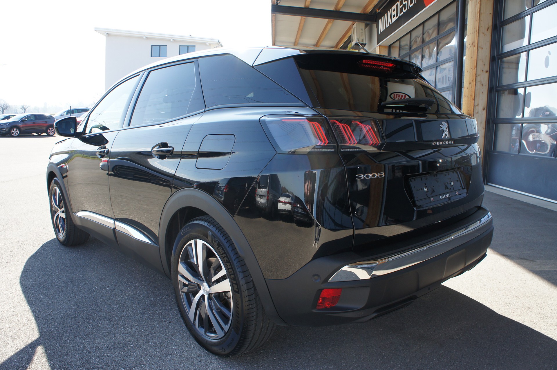 PEUGEOT 3008 180e Hybrid2 Allure Pack EAT8-showroom-element-2